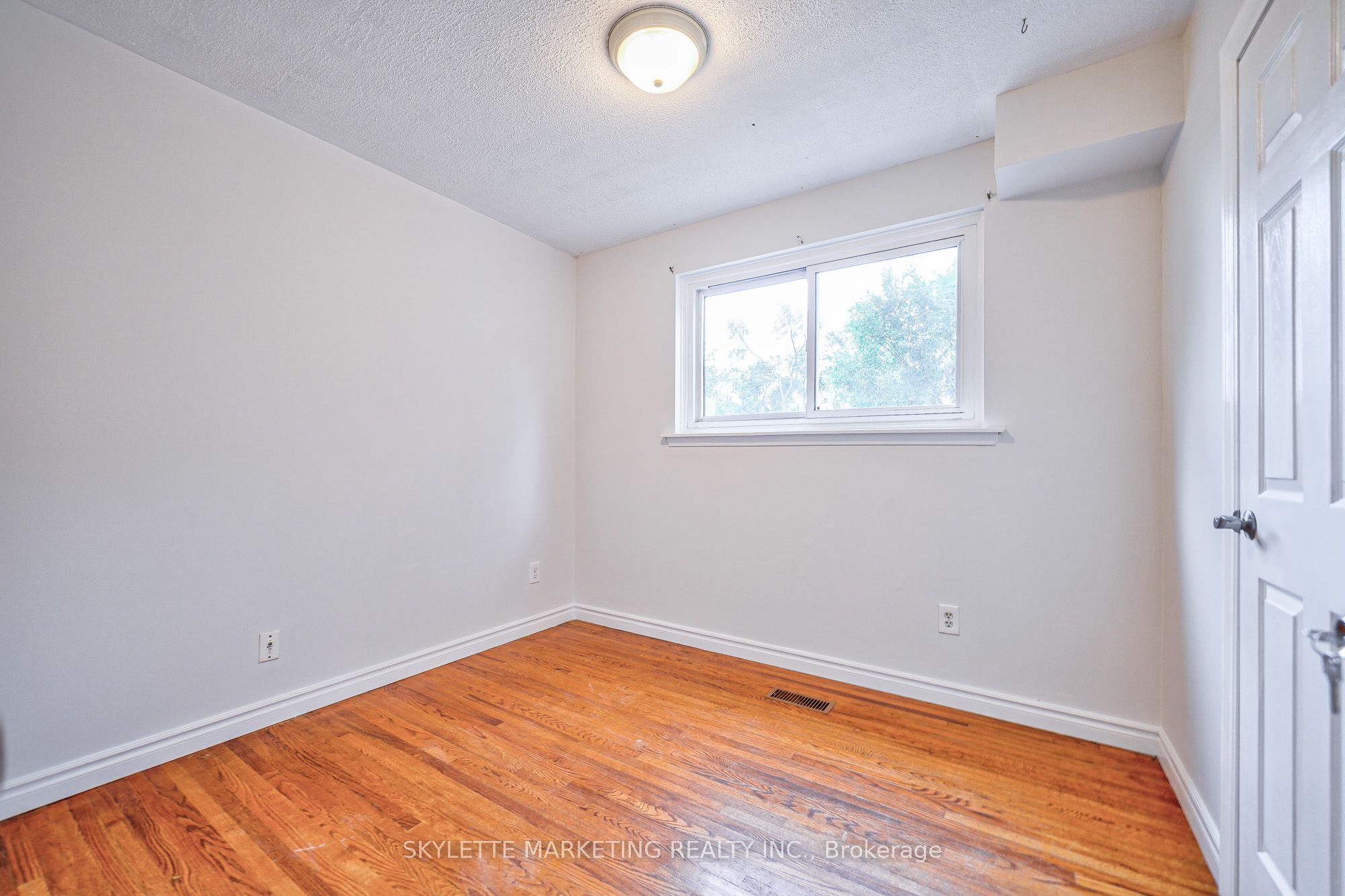 3425 Oakglade Crescent Property Photo 20