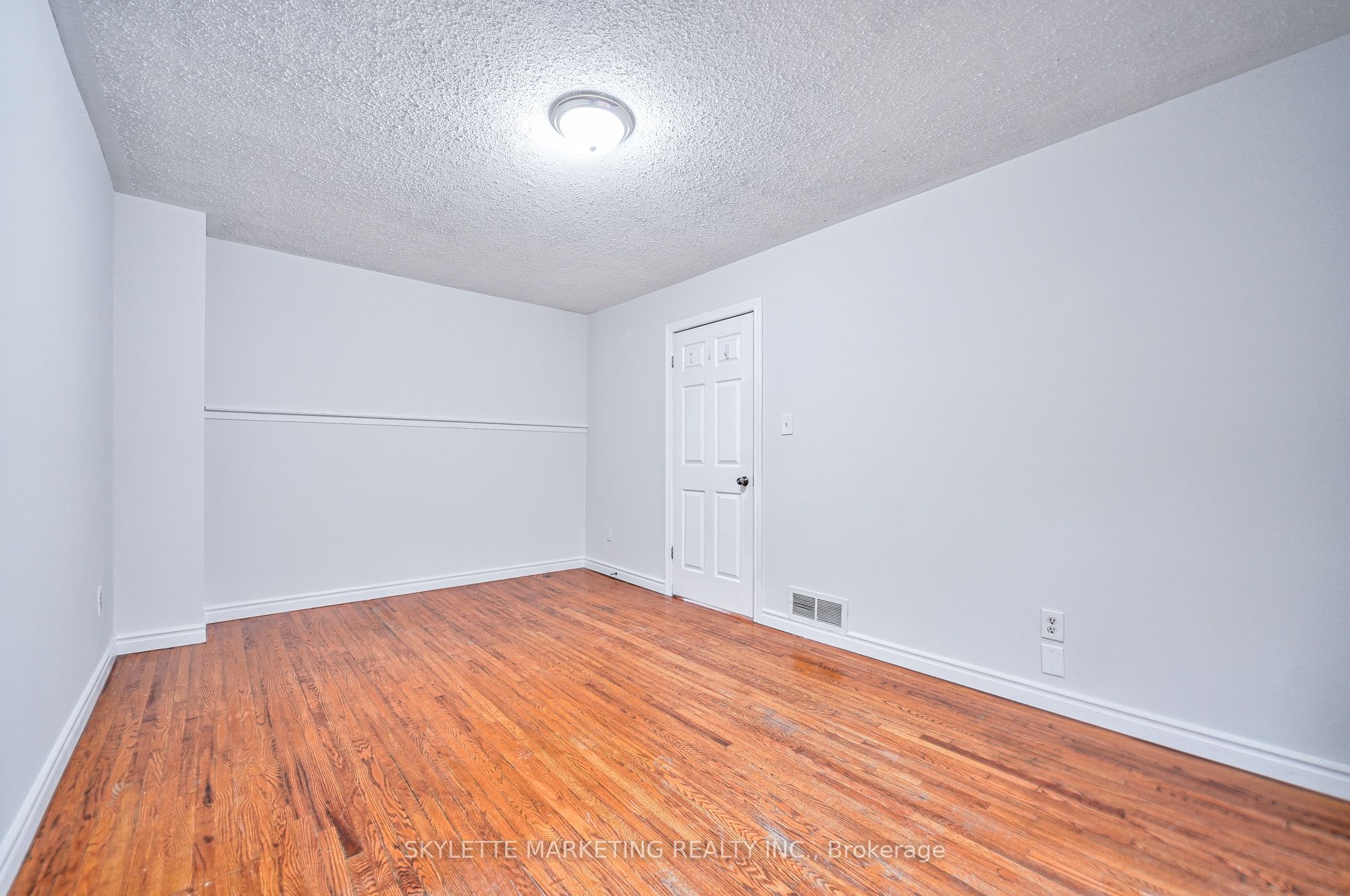 3425 Oakglade Crescent Property Photo 25