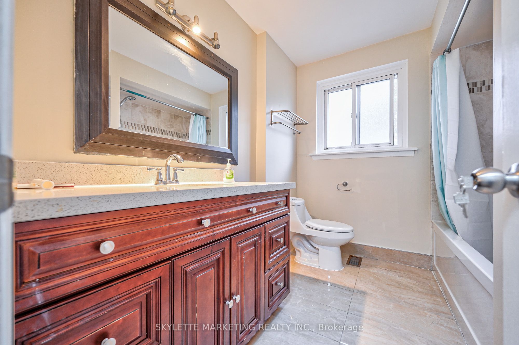 3425 Oakglade Crescent Property Photo 28