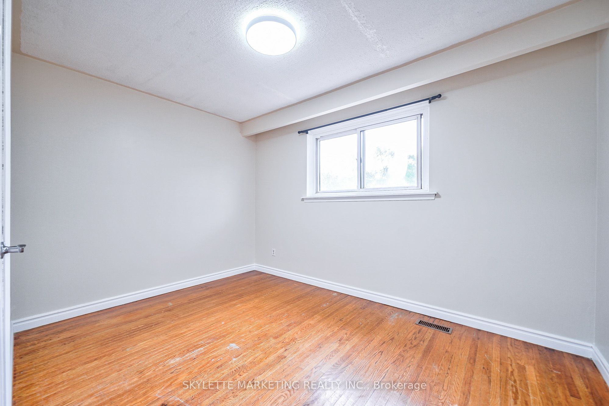 3425 Oakglade Crescent Property Photo 29