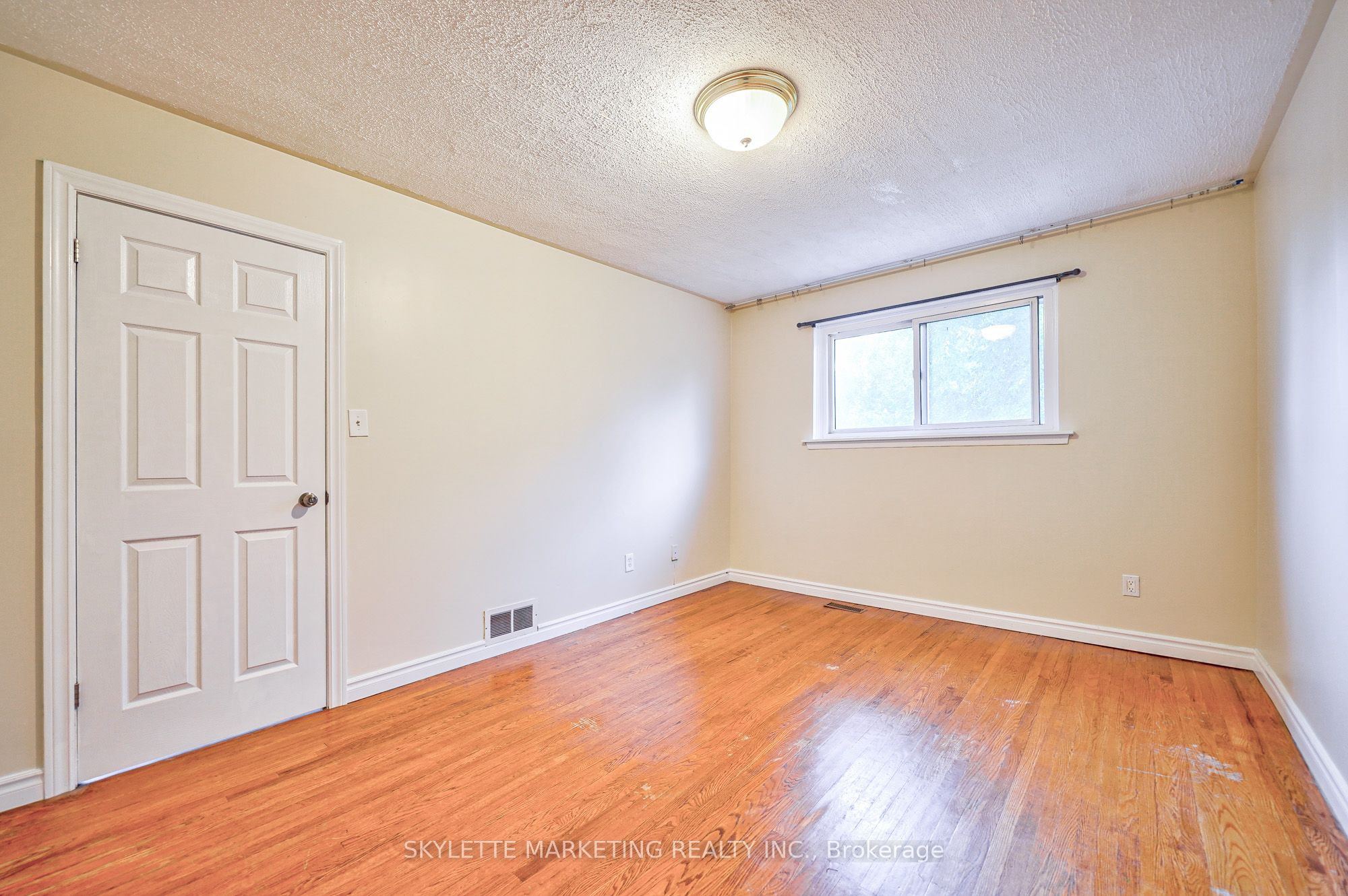 3425 Oakglade Crescent Property Photo 32