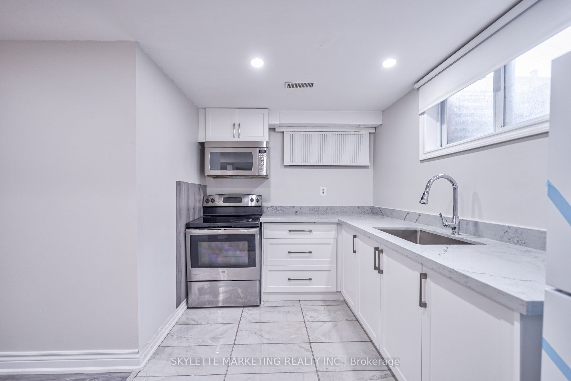 3425 Oakglade Crescent Property Photo 45