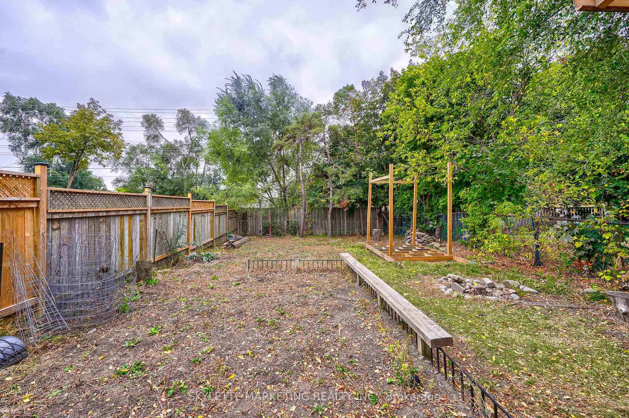 3425 Oakglade Crescent Property Photo 49