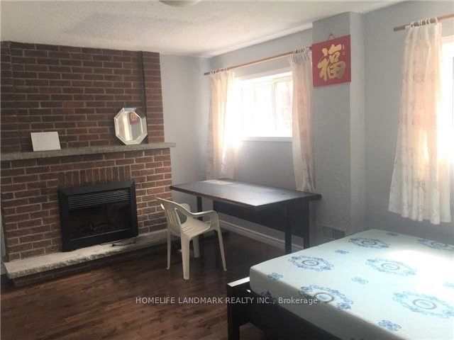 940 Hampstead Ct Property Photo 1