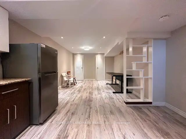 940 Hampstead Ct Property Photo 4