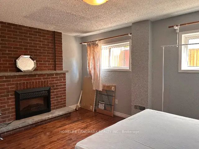 940 Hampstead Ct Property Photo 7