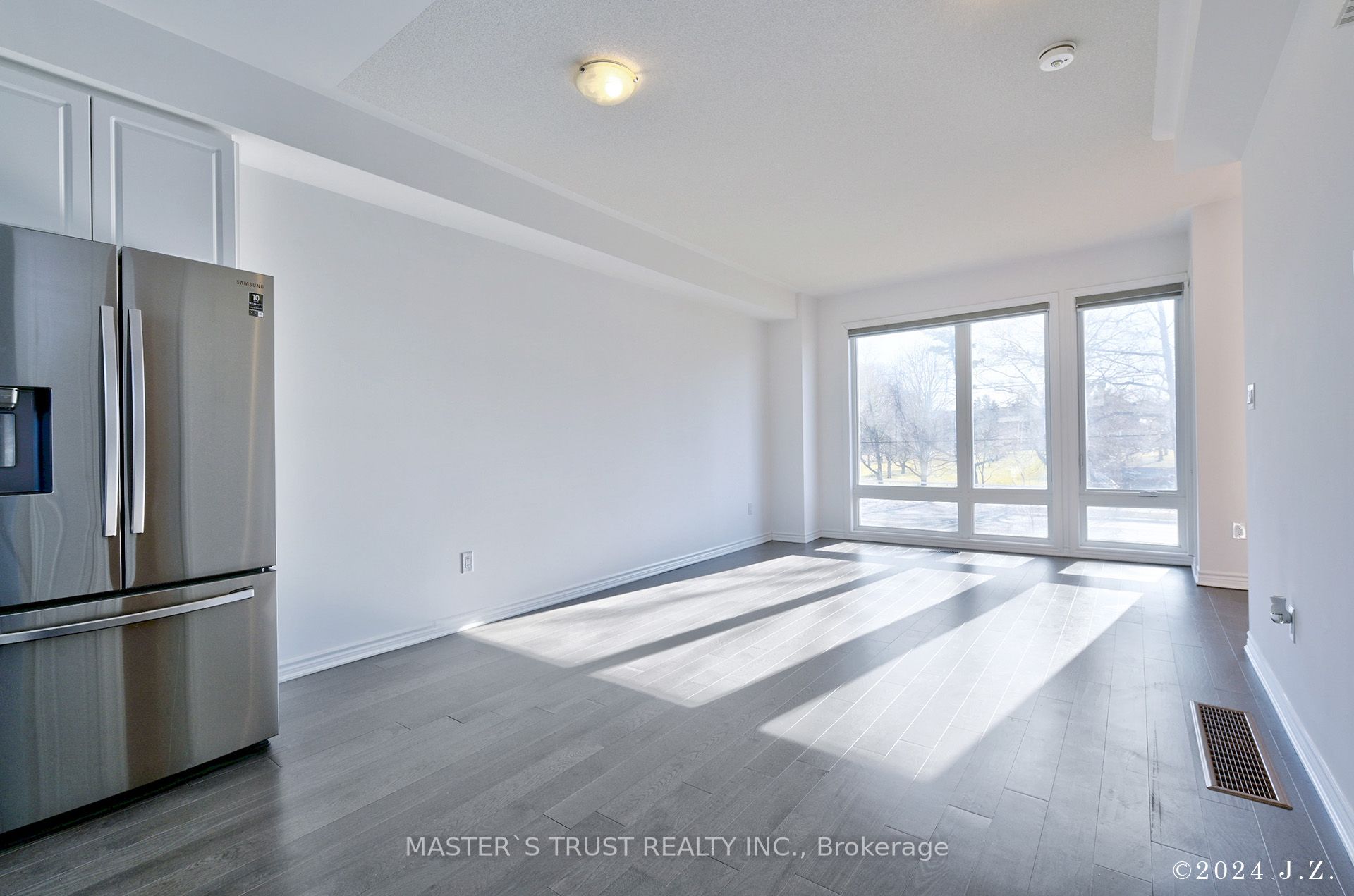 2501 Littlefield Cres Property Photo 10