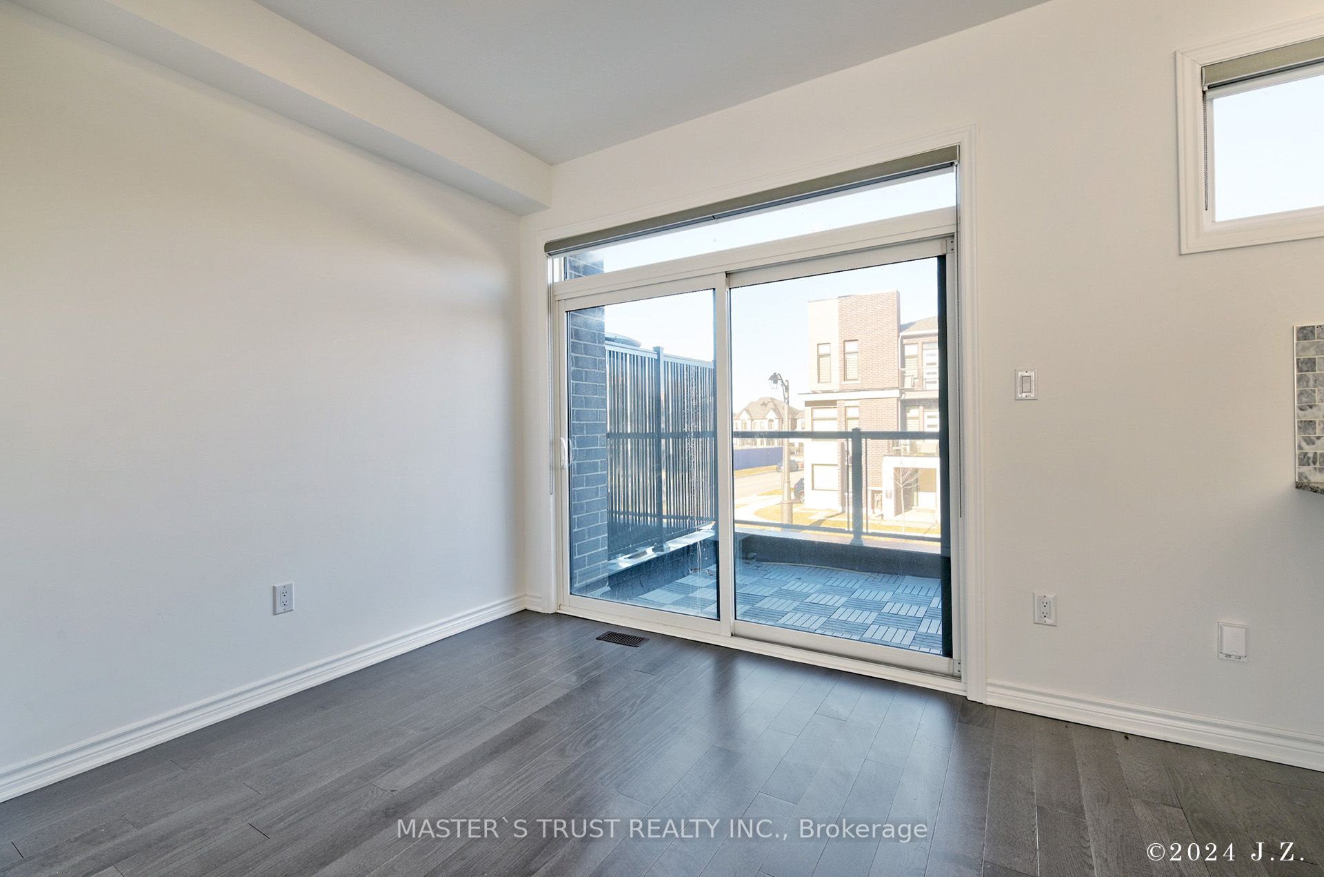 2501 Littlefield Cres Property Photo 15