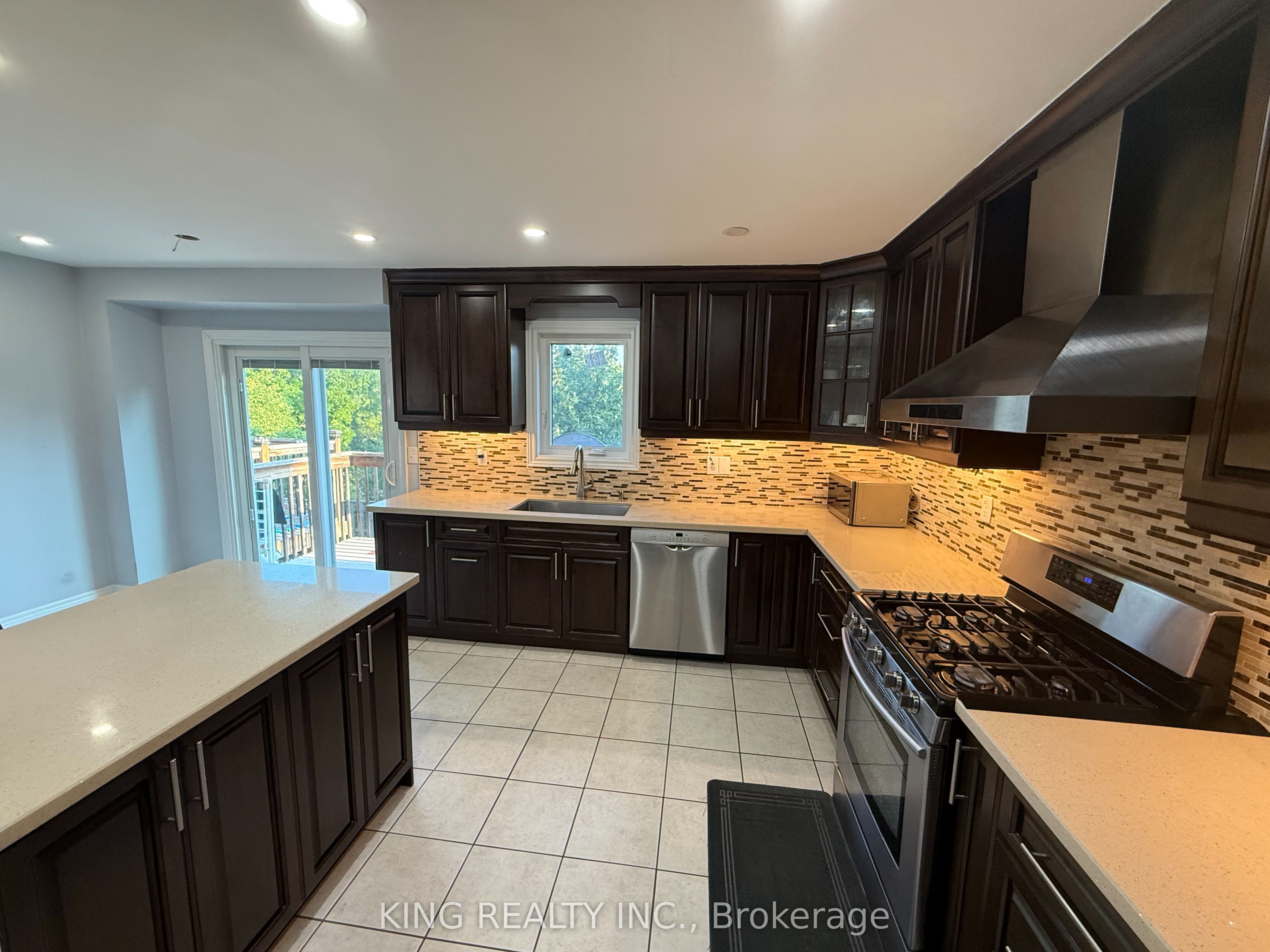 #21 - 21 Eastview Gate Property Photo 8