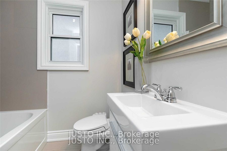 182 South Kingsway Property Photo 11