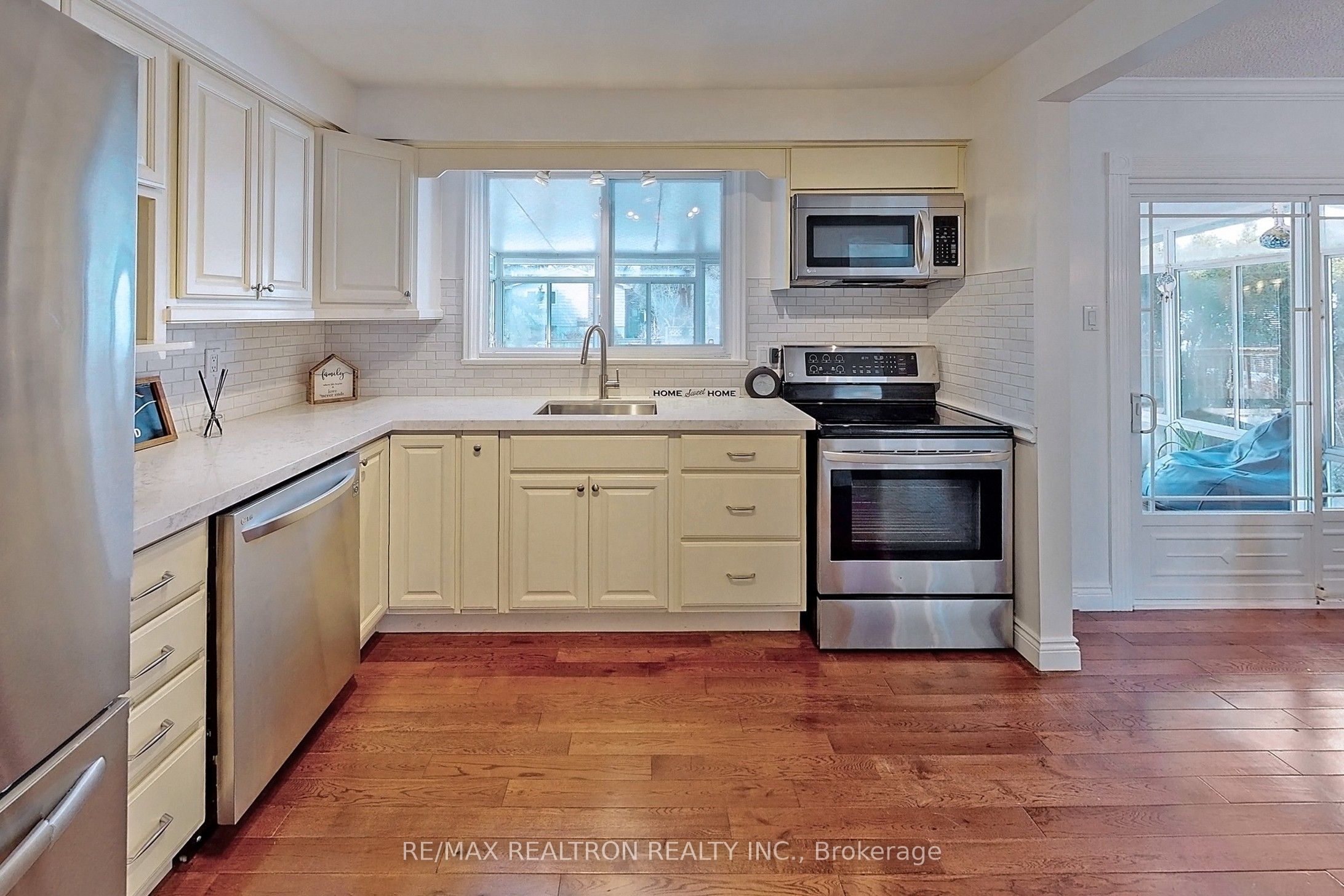 4195 Sutherland Cres Property Photo 10