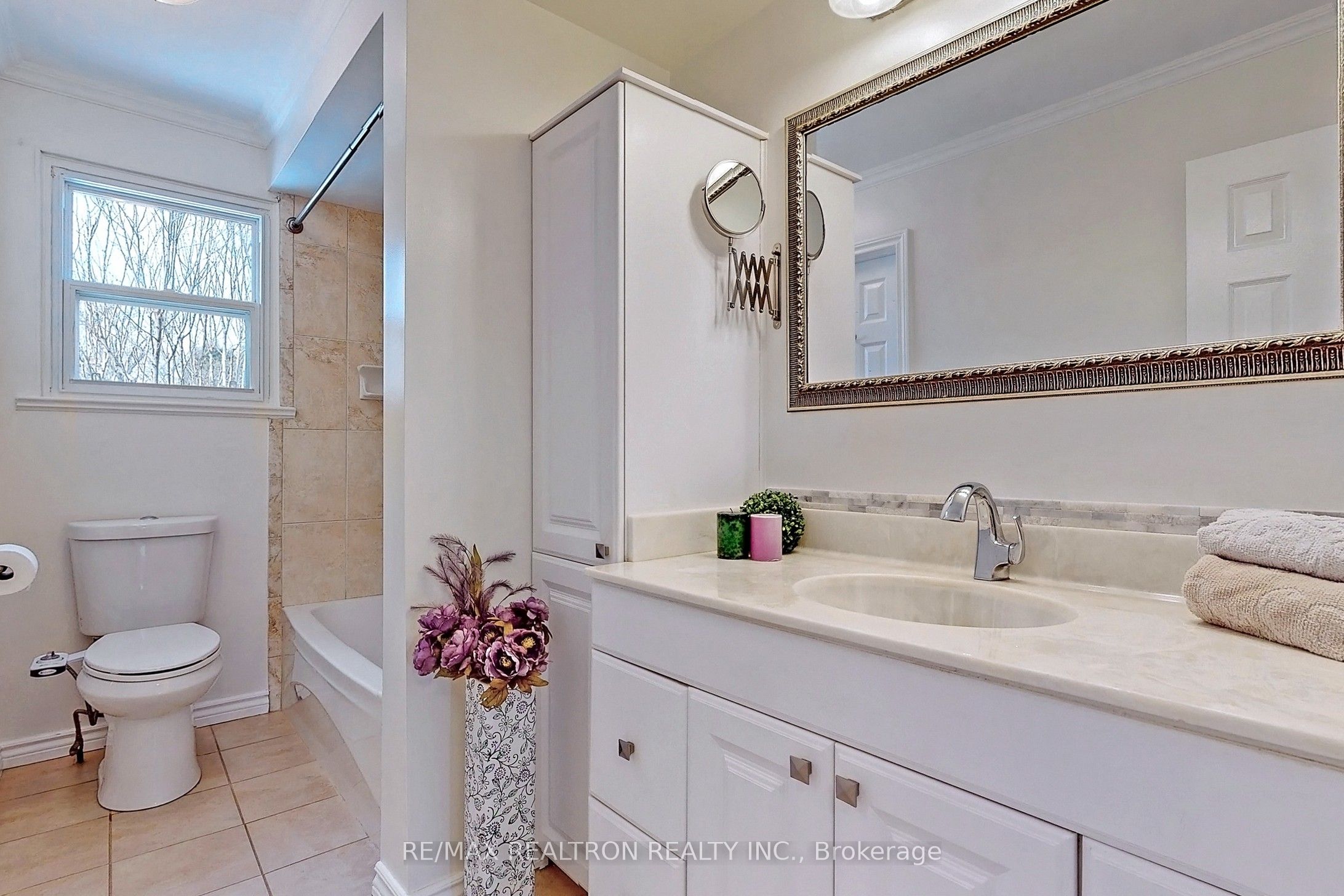 4195 Sutherland Cres Property Photo 18
