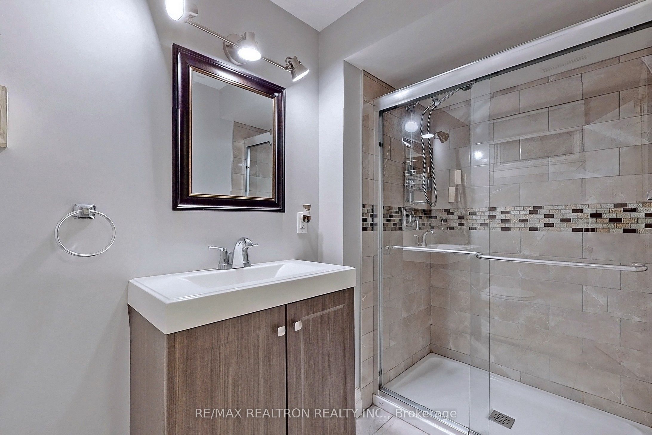 4195 Sutherland Cres Property Photo 25
