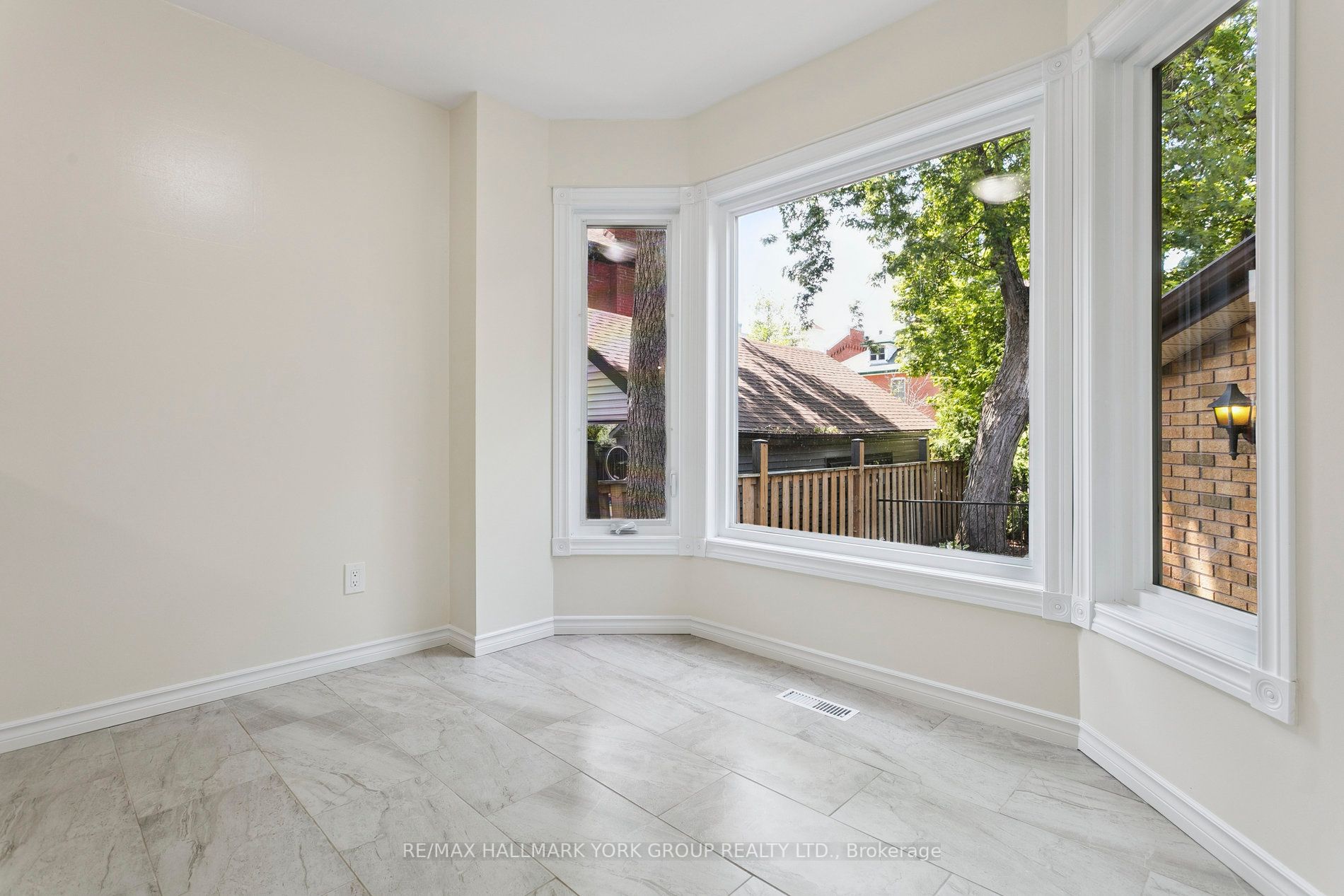 #6 - 51 John Street Property Photo 8