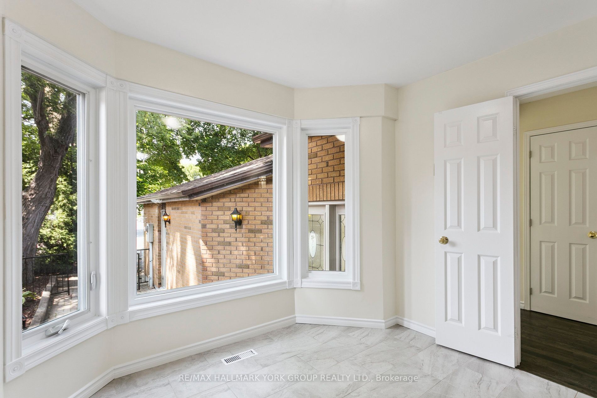 #6 - 51 John Street Property Photo 9