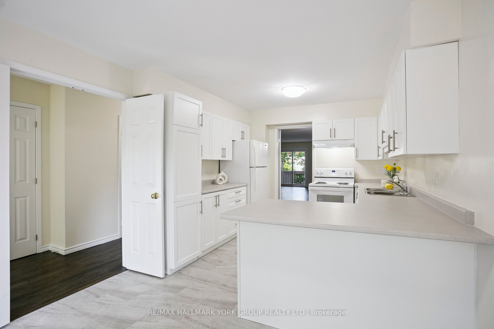 #6 - 51 John Street Property Photo 11