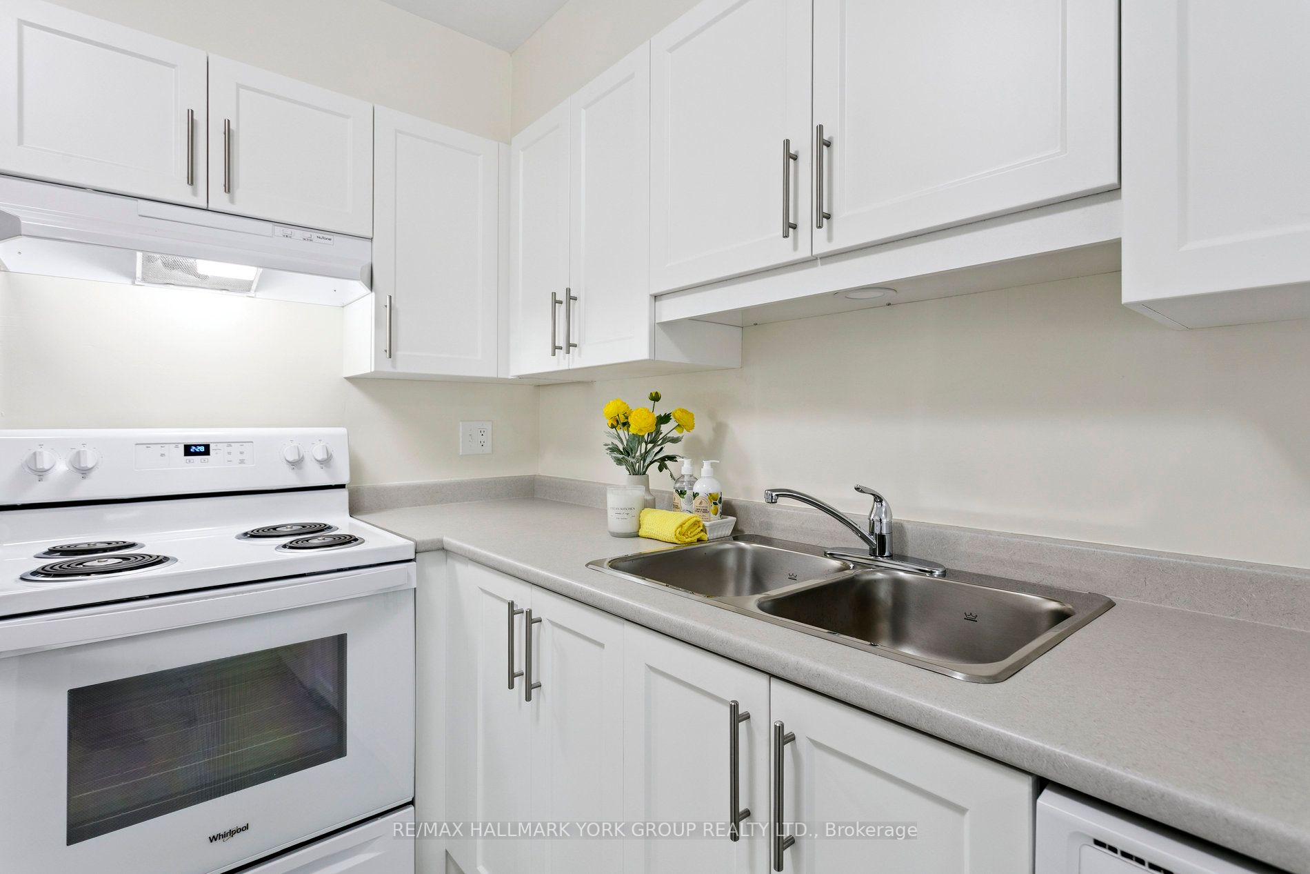 #6 - 51 John Street Property Photo 13