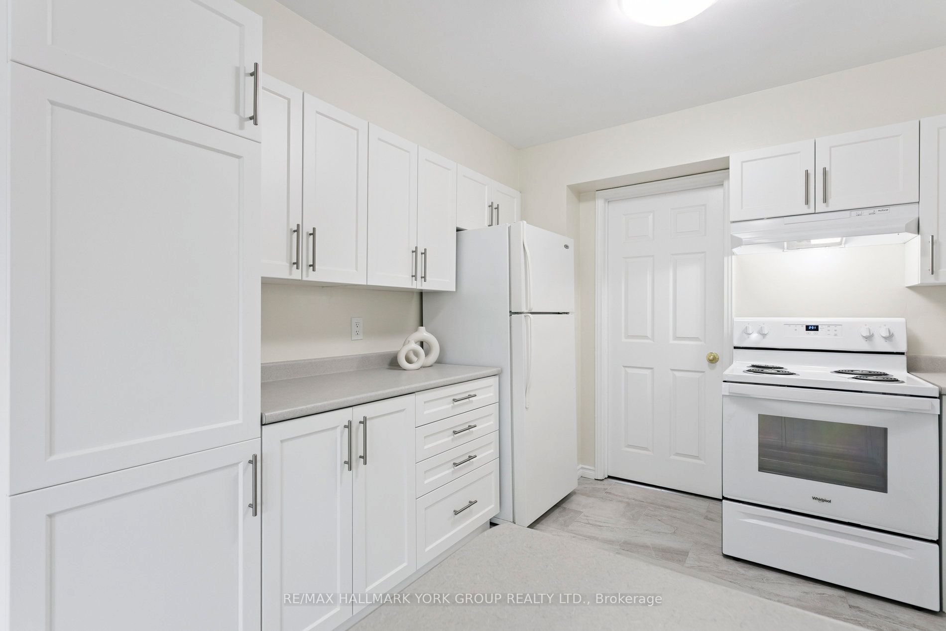 #6 - 51 John Street Property Photo 14
