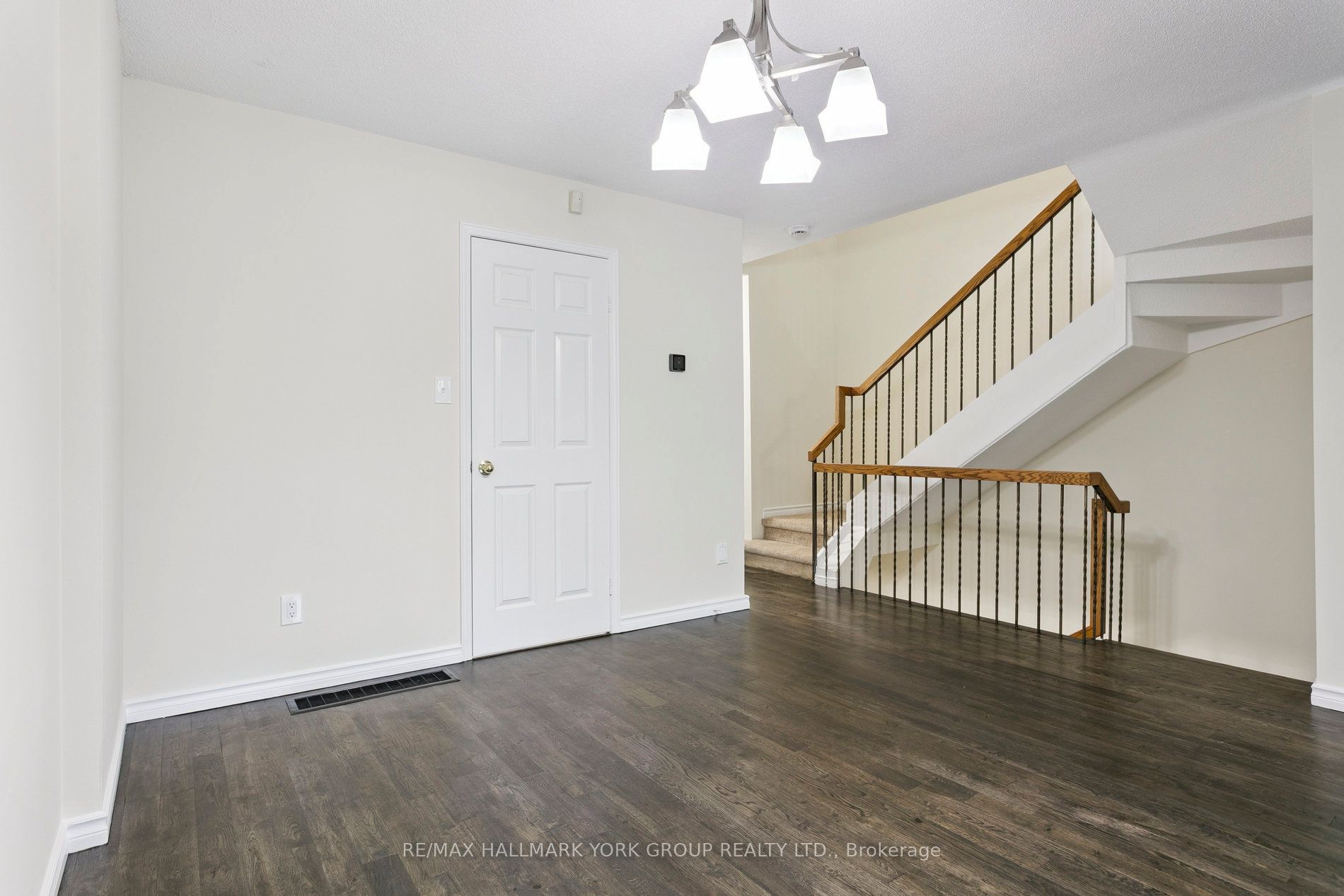 #6 - 51 John Street Property Photo 15