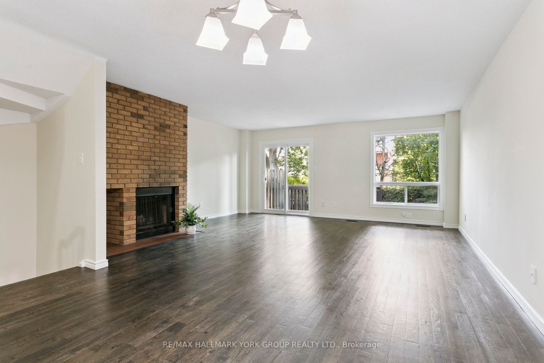 #6 - 51 John Street Property Photo 16