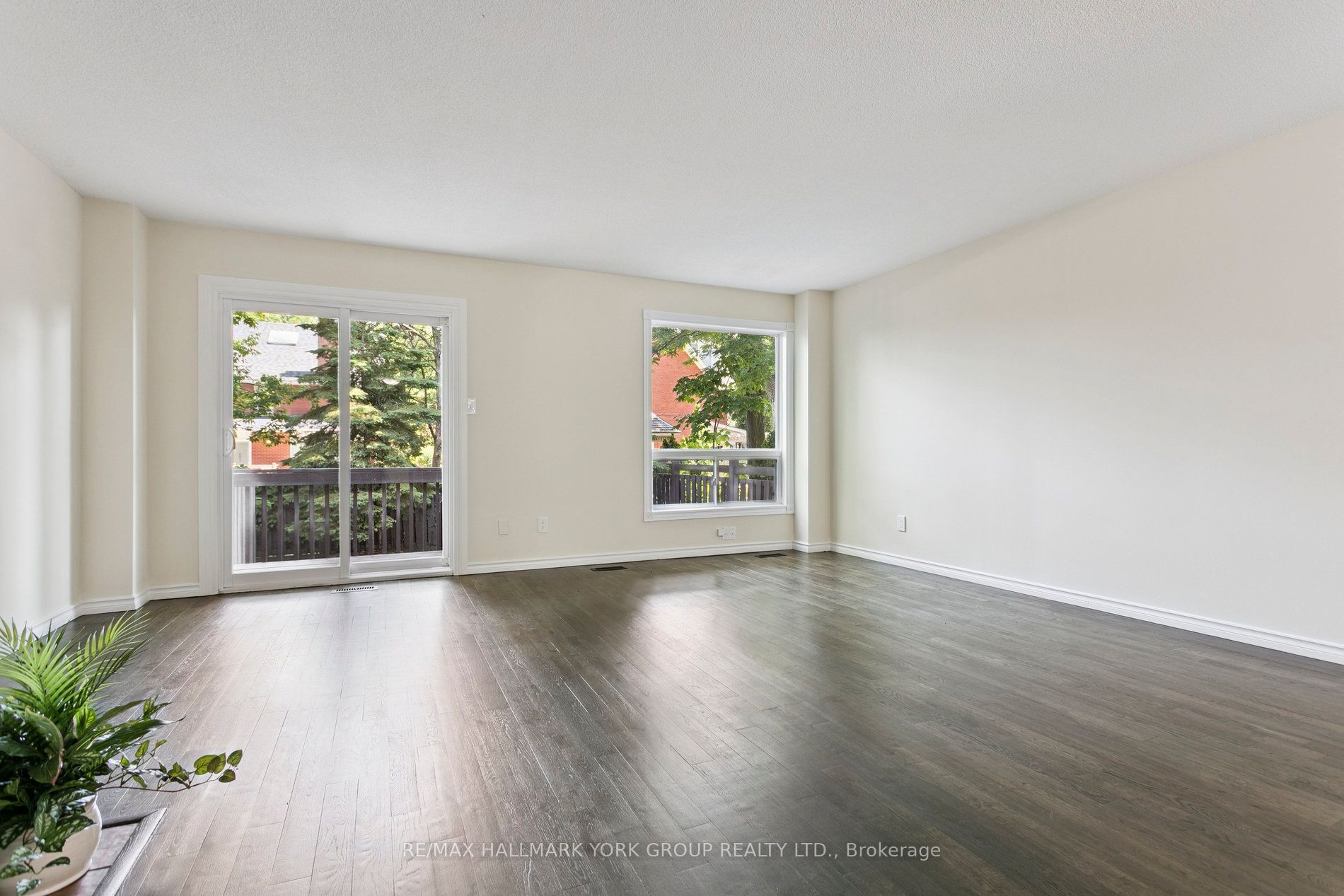 #6 - 51 John Street Property Photo 17