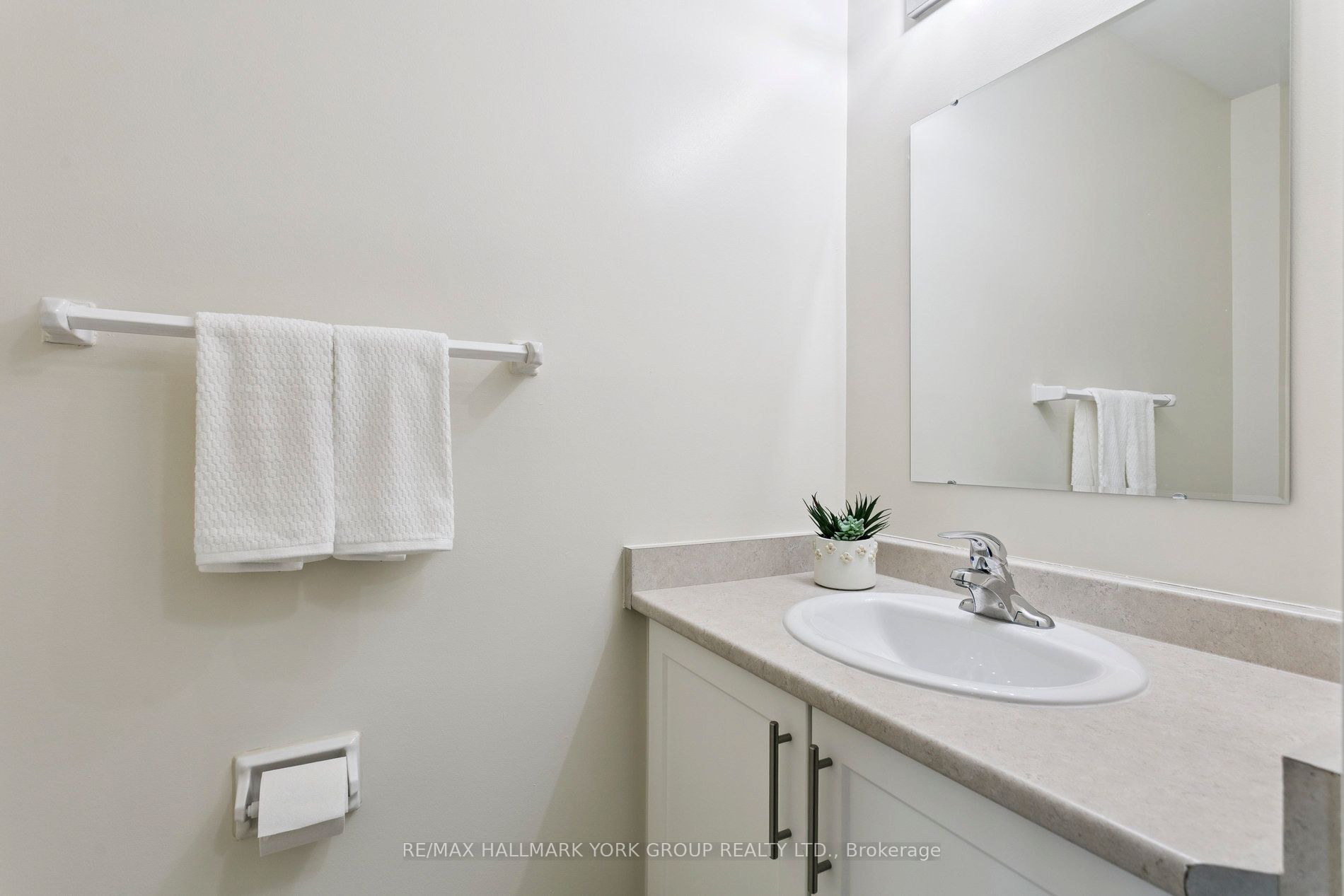 #6 - 51 John Street Property Photo 19