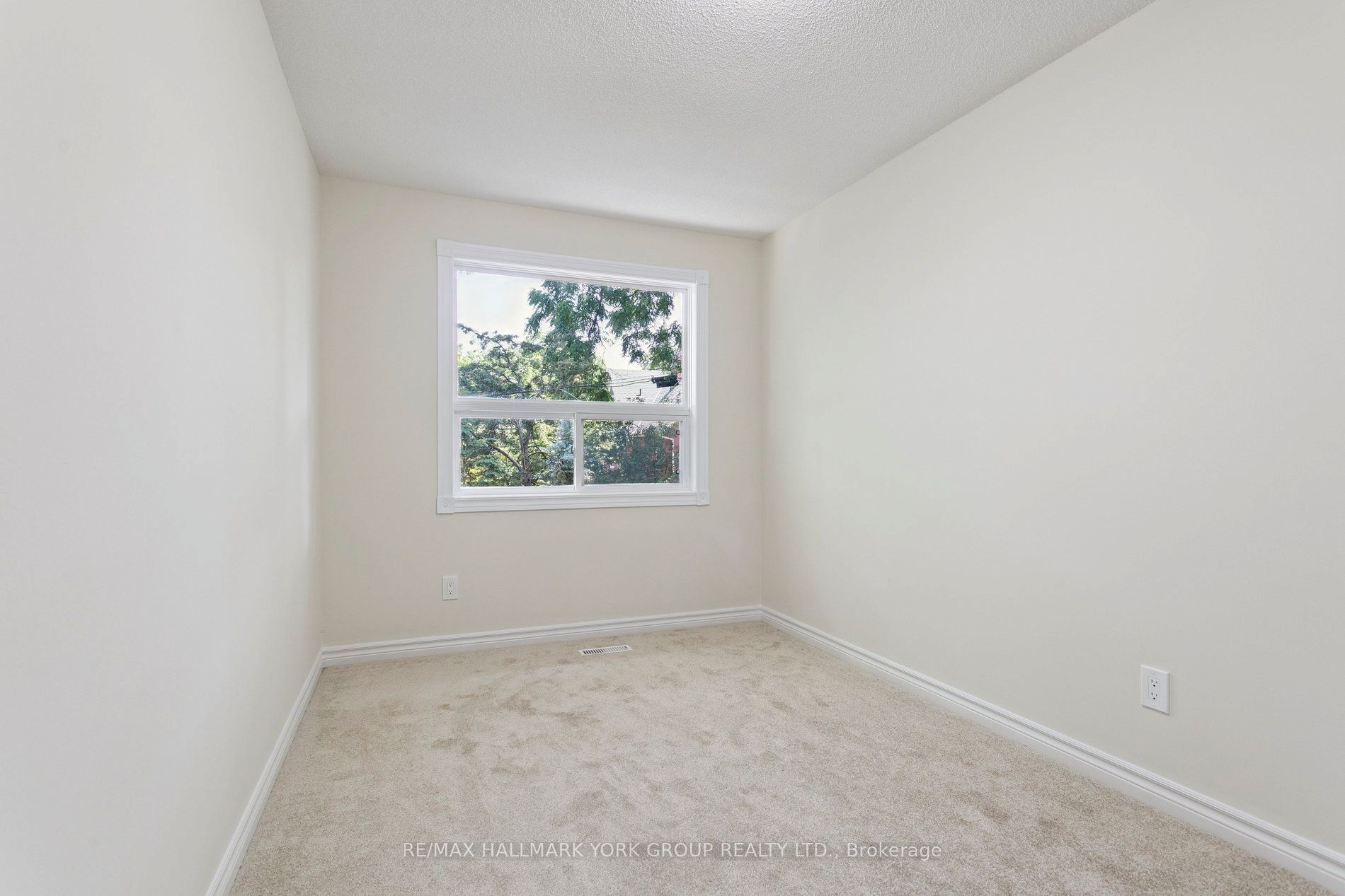 #6 - 51 John Street Property Photo 22