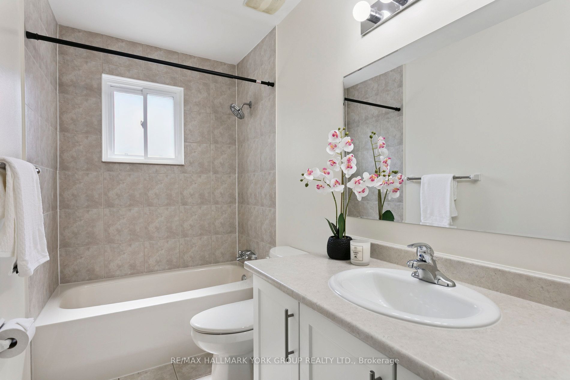 #6 - 51 John Street Property Photo 27