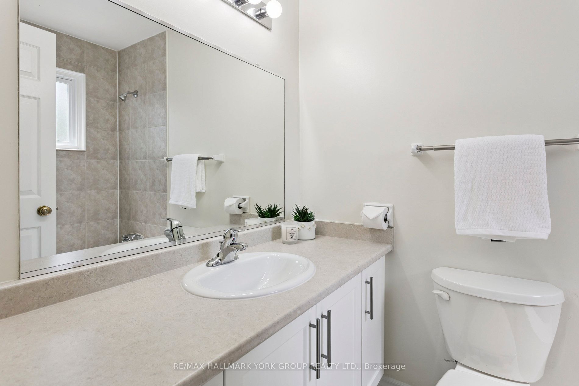 #6 - 51 John Street Property Photo 30