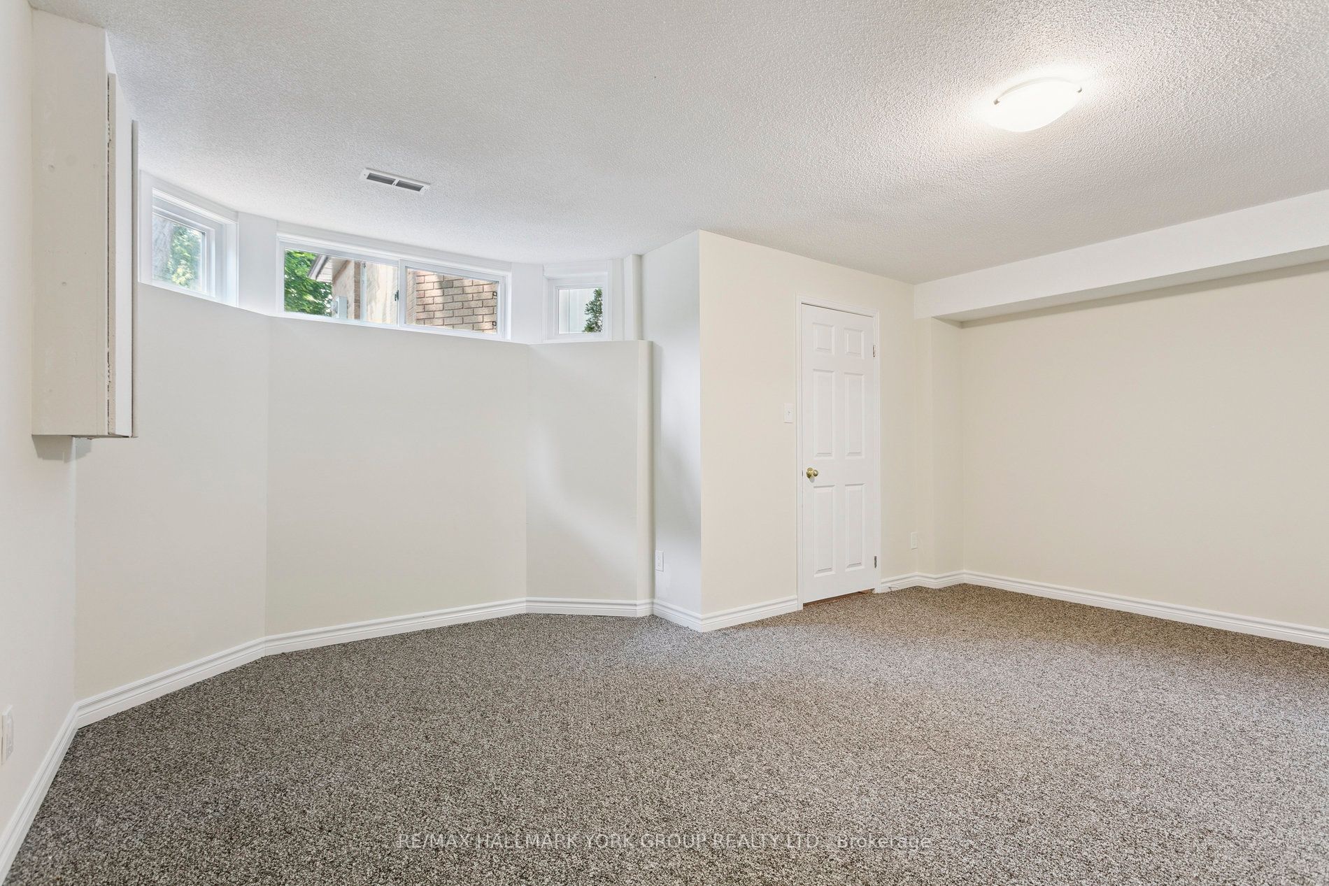 #6 - 51 John Street Property Photo 36