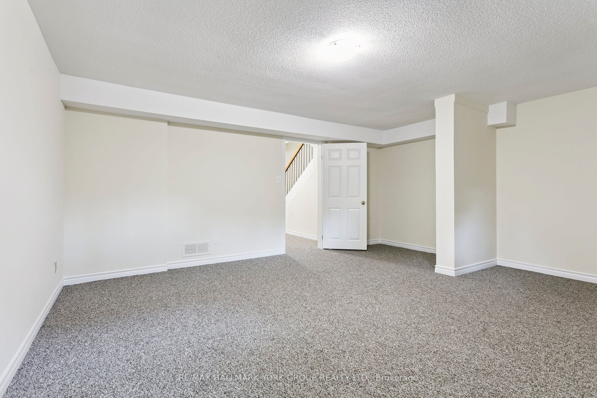 #6 - 51 John Street Property Photo 39