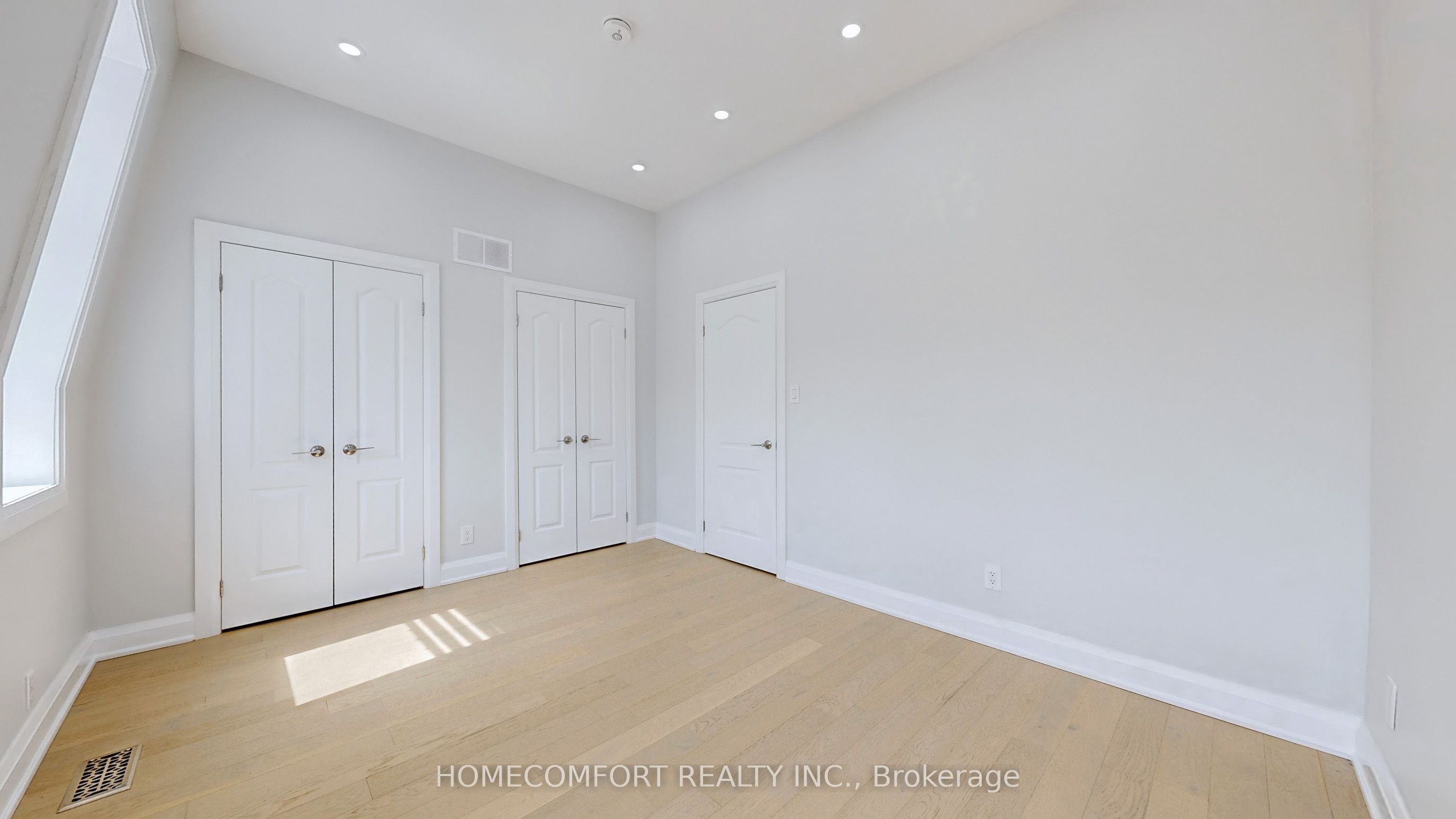 #upper - 217 Osler Street Property Photo 11
