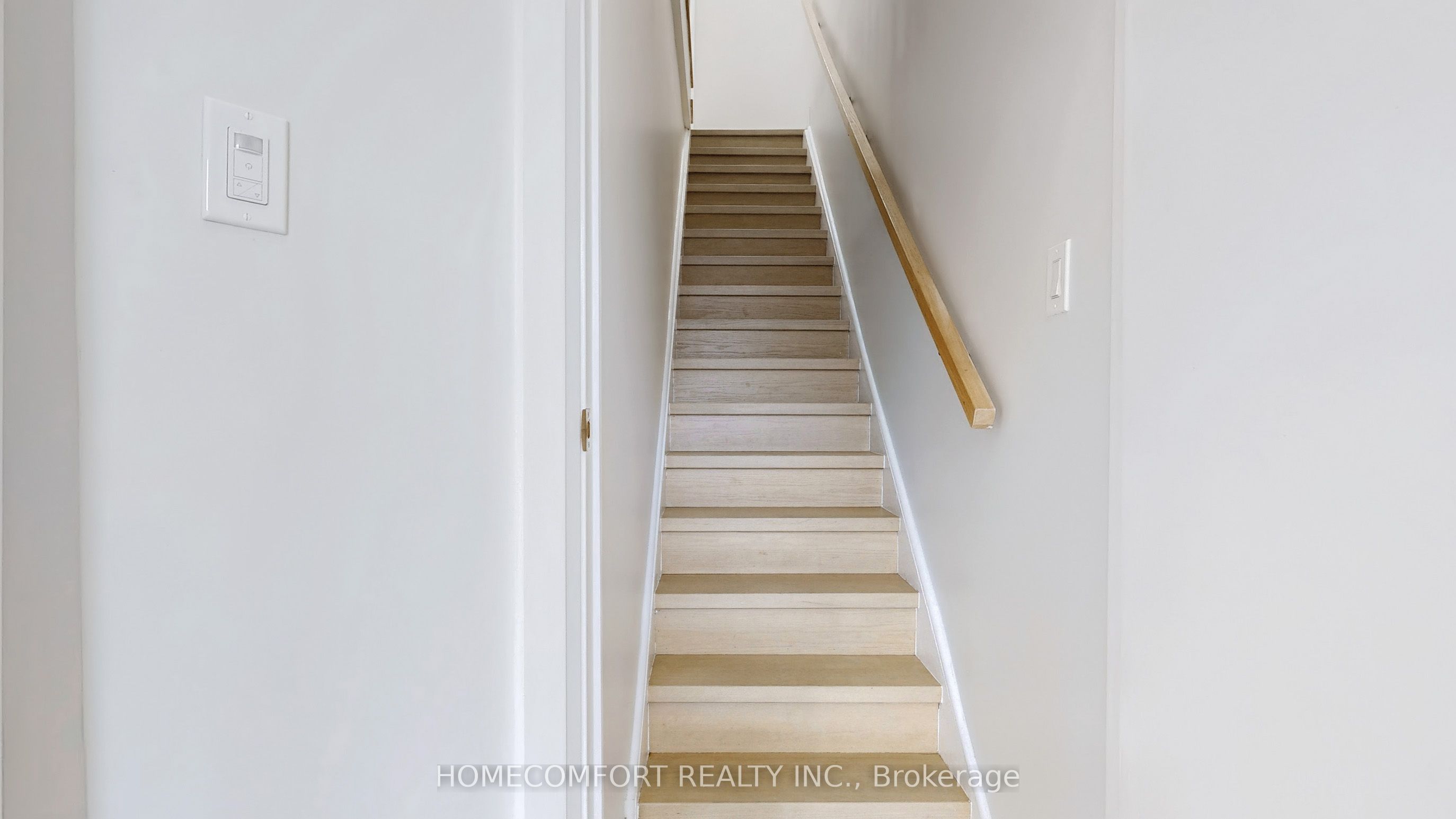 #upper - 217 Osler Street Property Photo 14