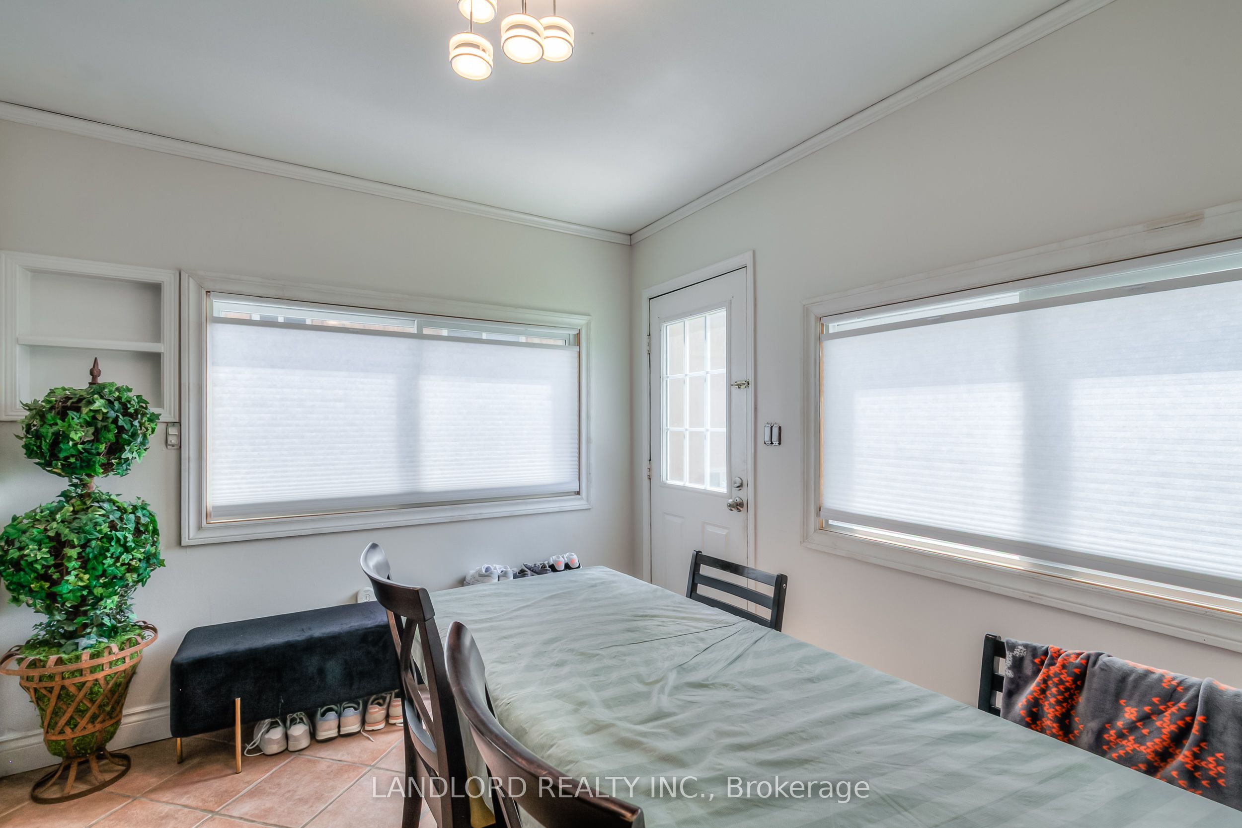 #upper - 203 Calvington Drive Property Photo 8