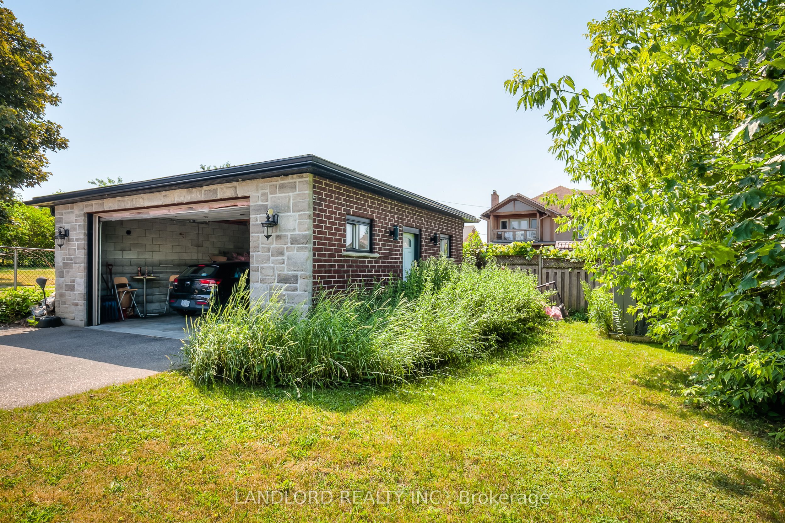 #upper - 203 Calvington Drive Property Photo 15