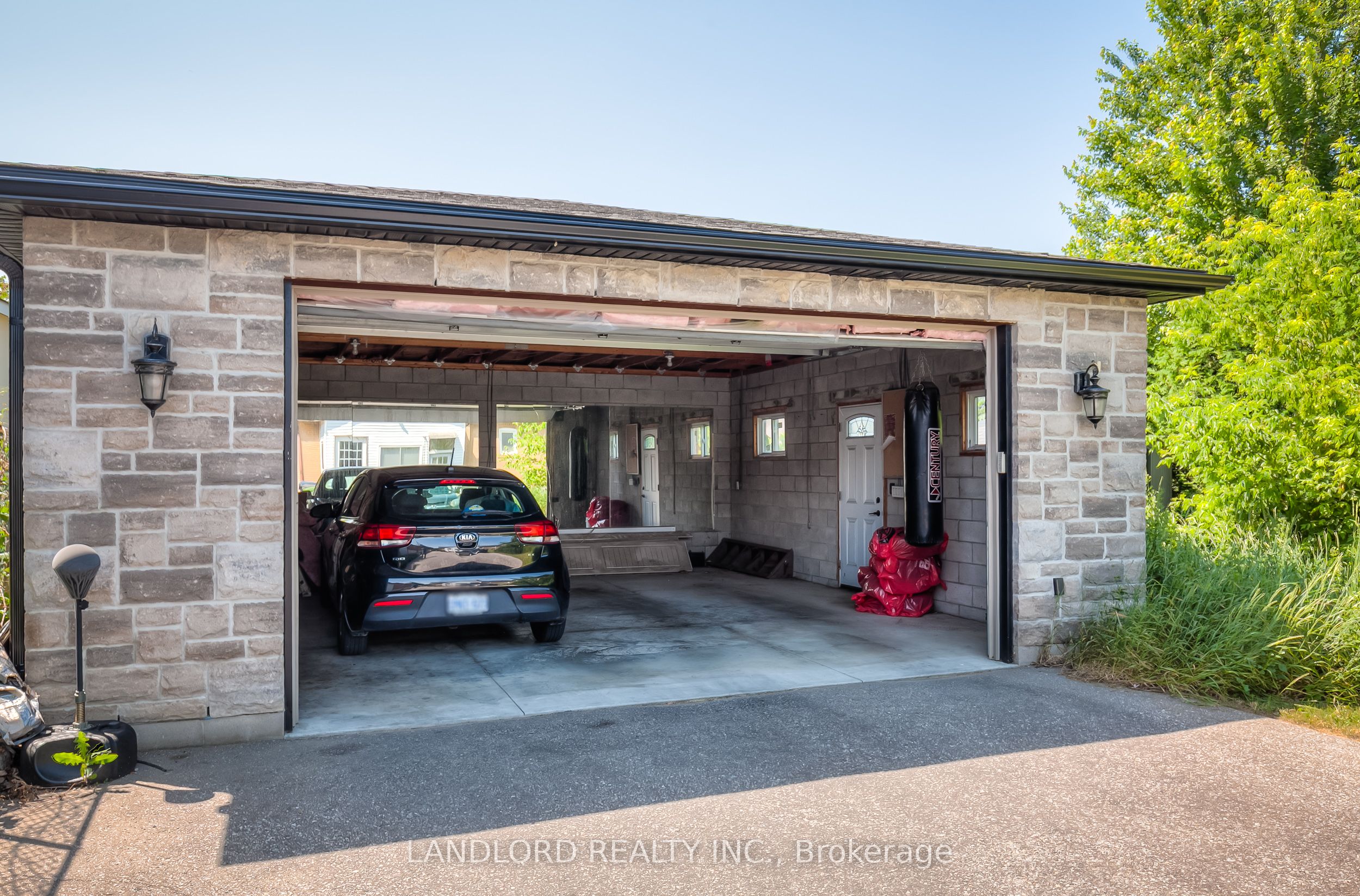 #upper - 203 Calvington Drive Property Photo 16