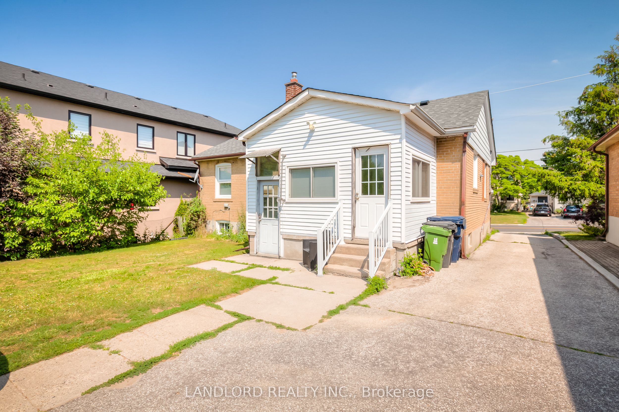 #upper - 203 Calvington Drive Property Photo 18
