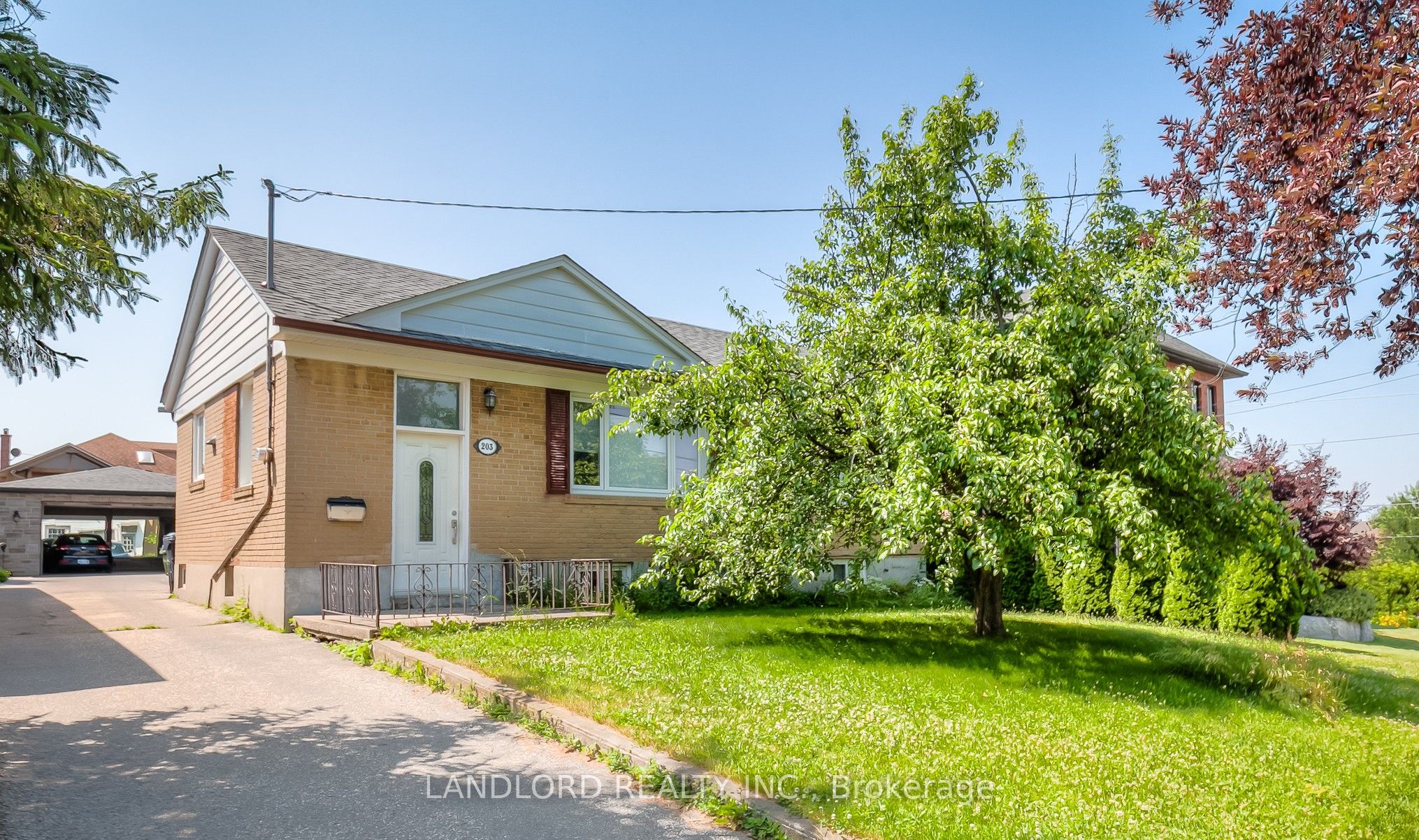 #upper - 203 Calvington Drive Property Photo 19