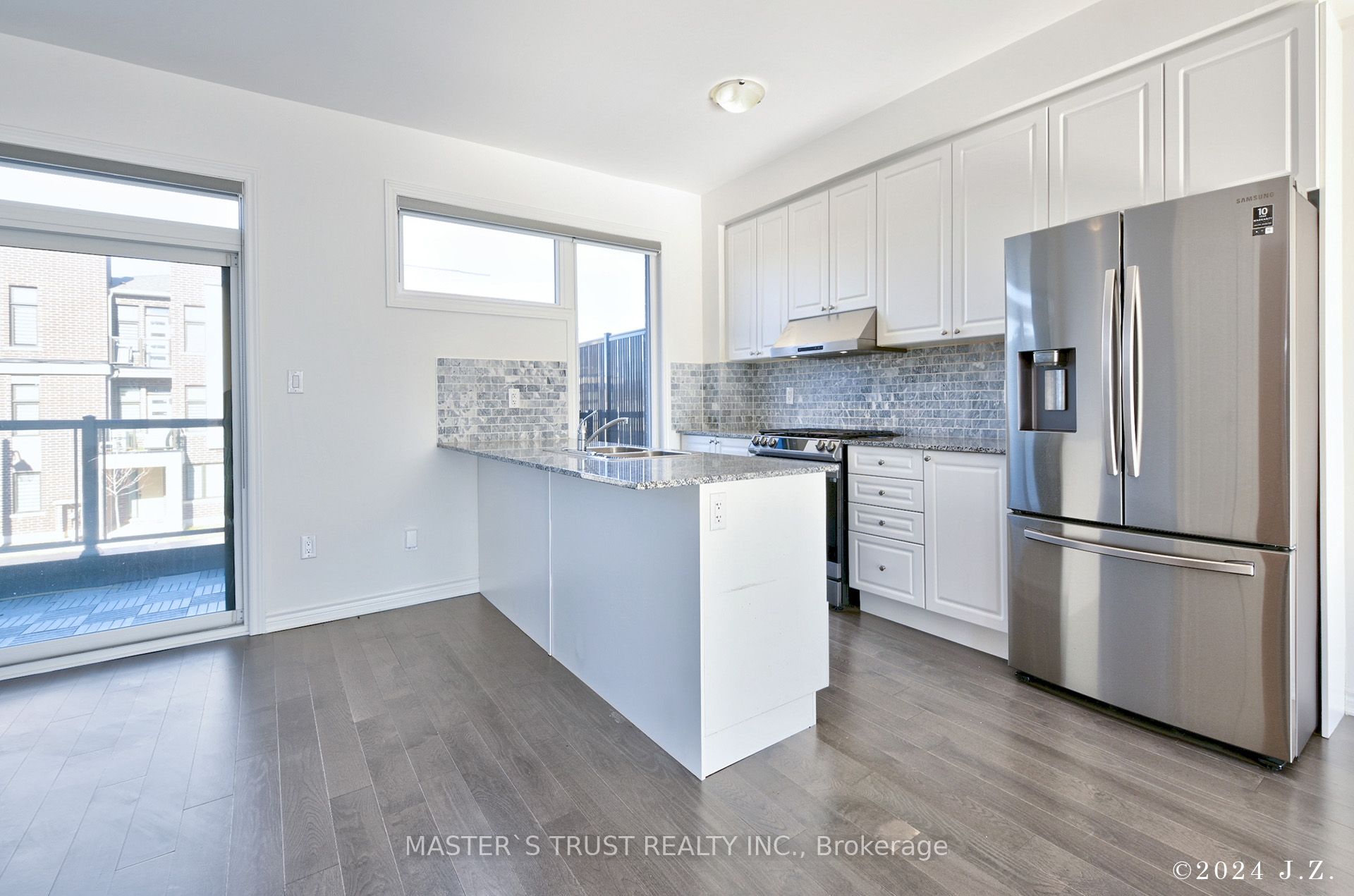 2501 Littlefield Cres Property Photo 11