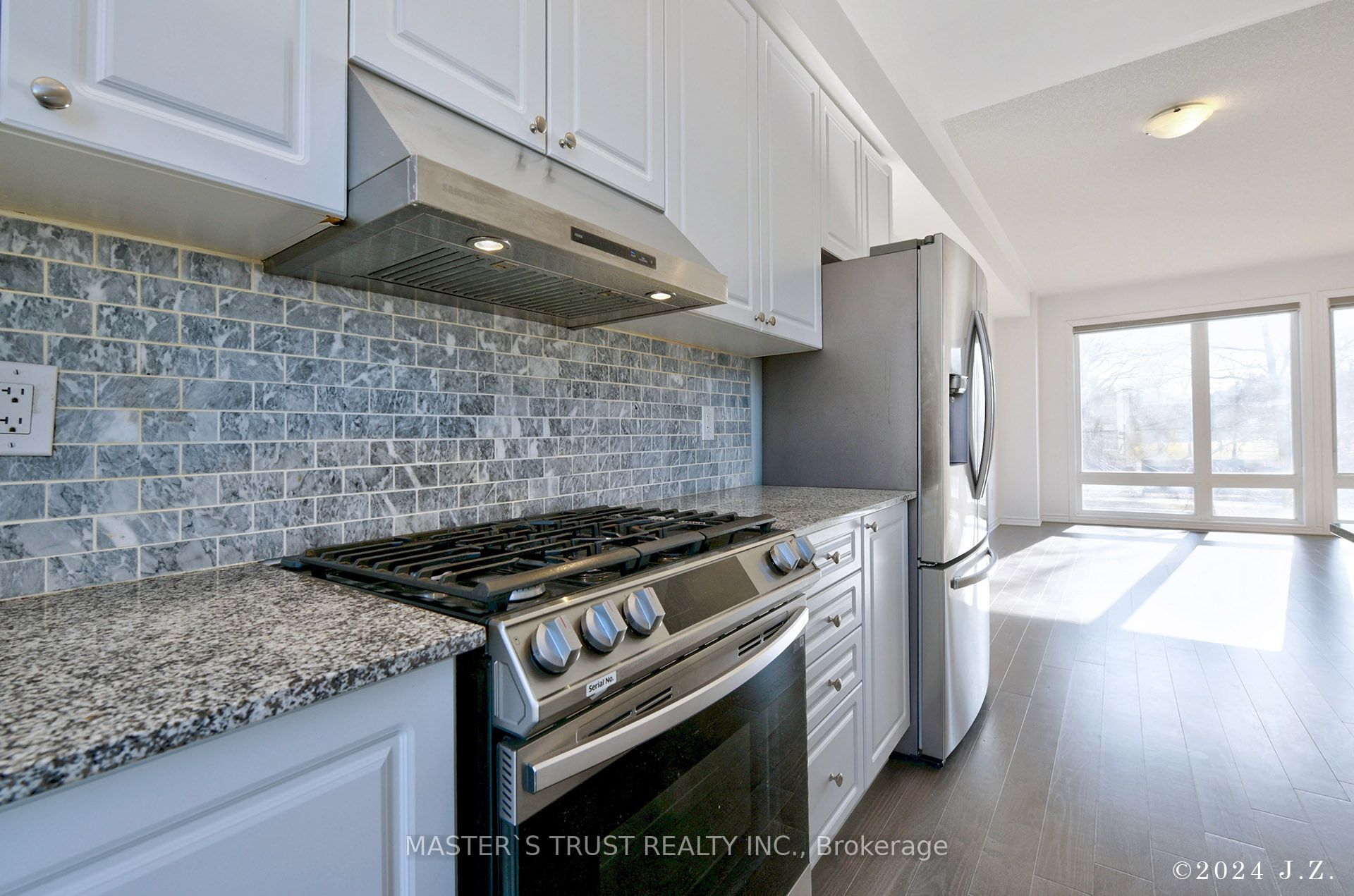 2501 Littlefield Cres Property Photo 12