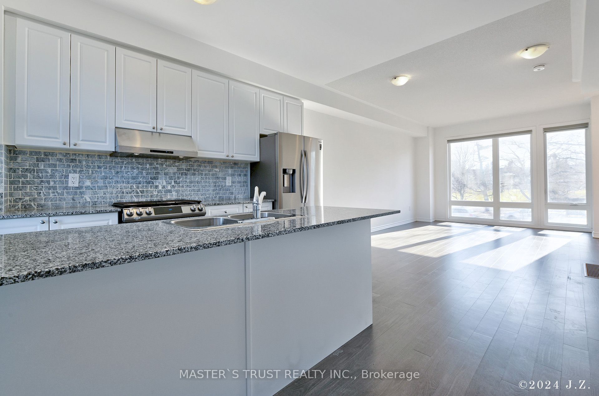 2501 Littlefield Cres Property Photo 13