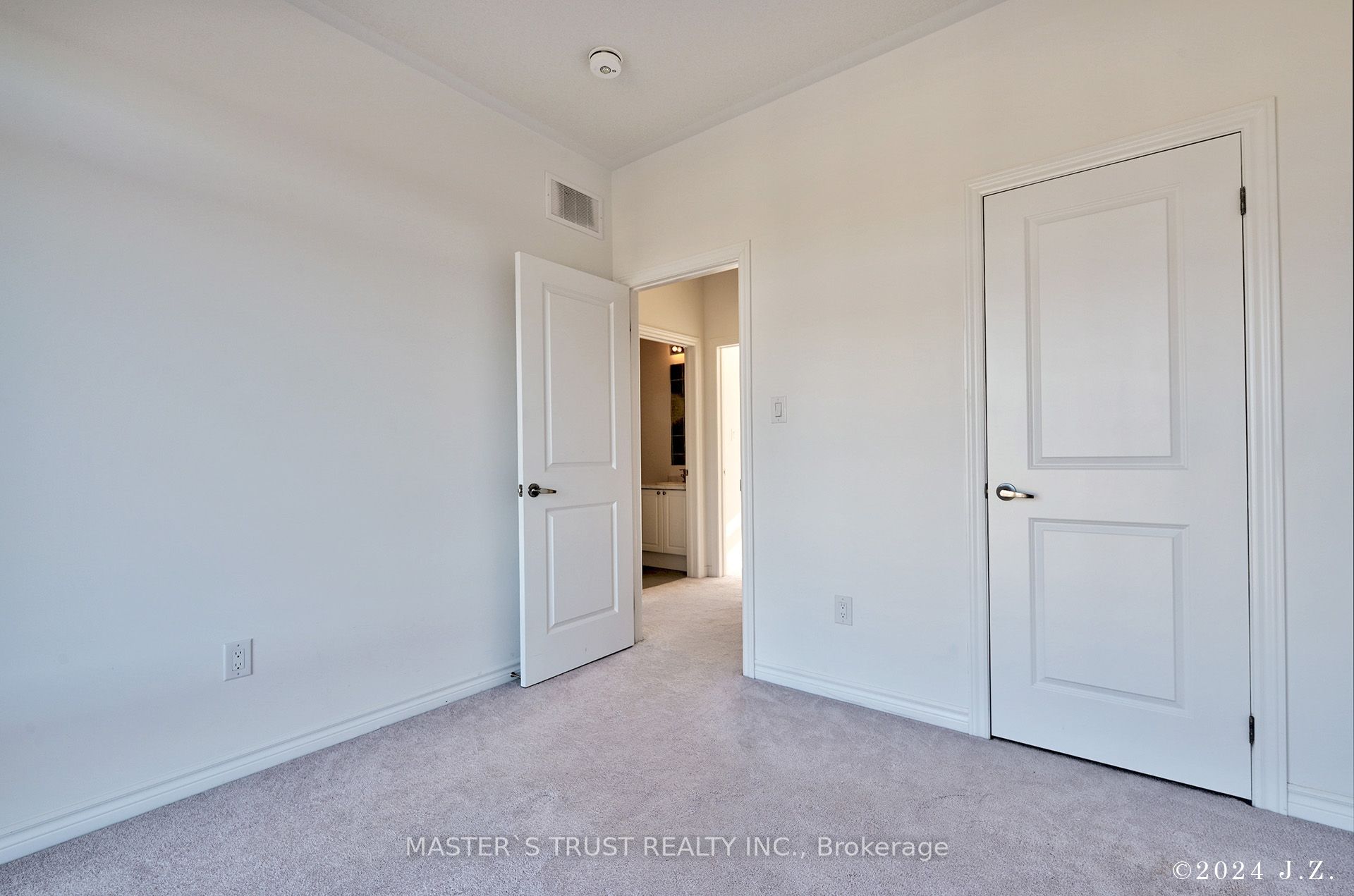 2501 Littlefield Cres Property Photo 21