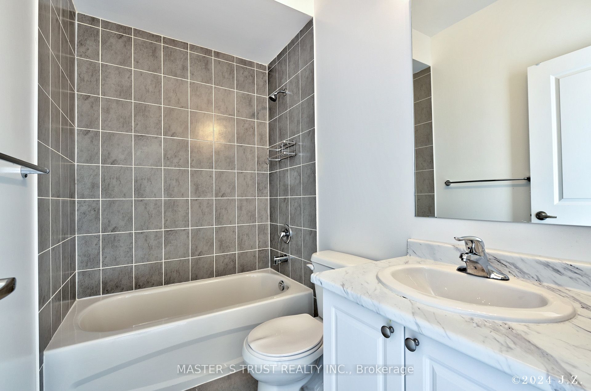 2501 Littlefield Cres Property Photo 24