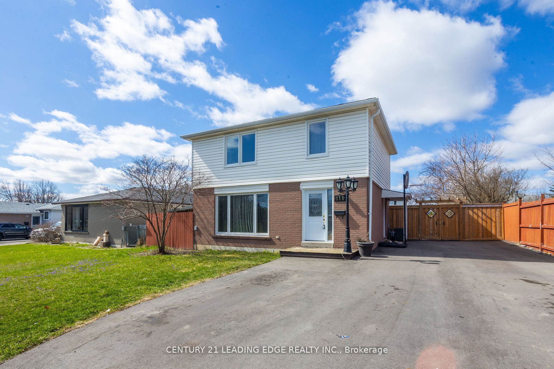 111 Folkstone Cres Property Photo 1
