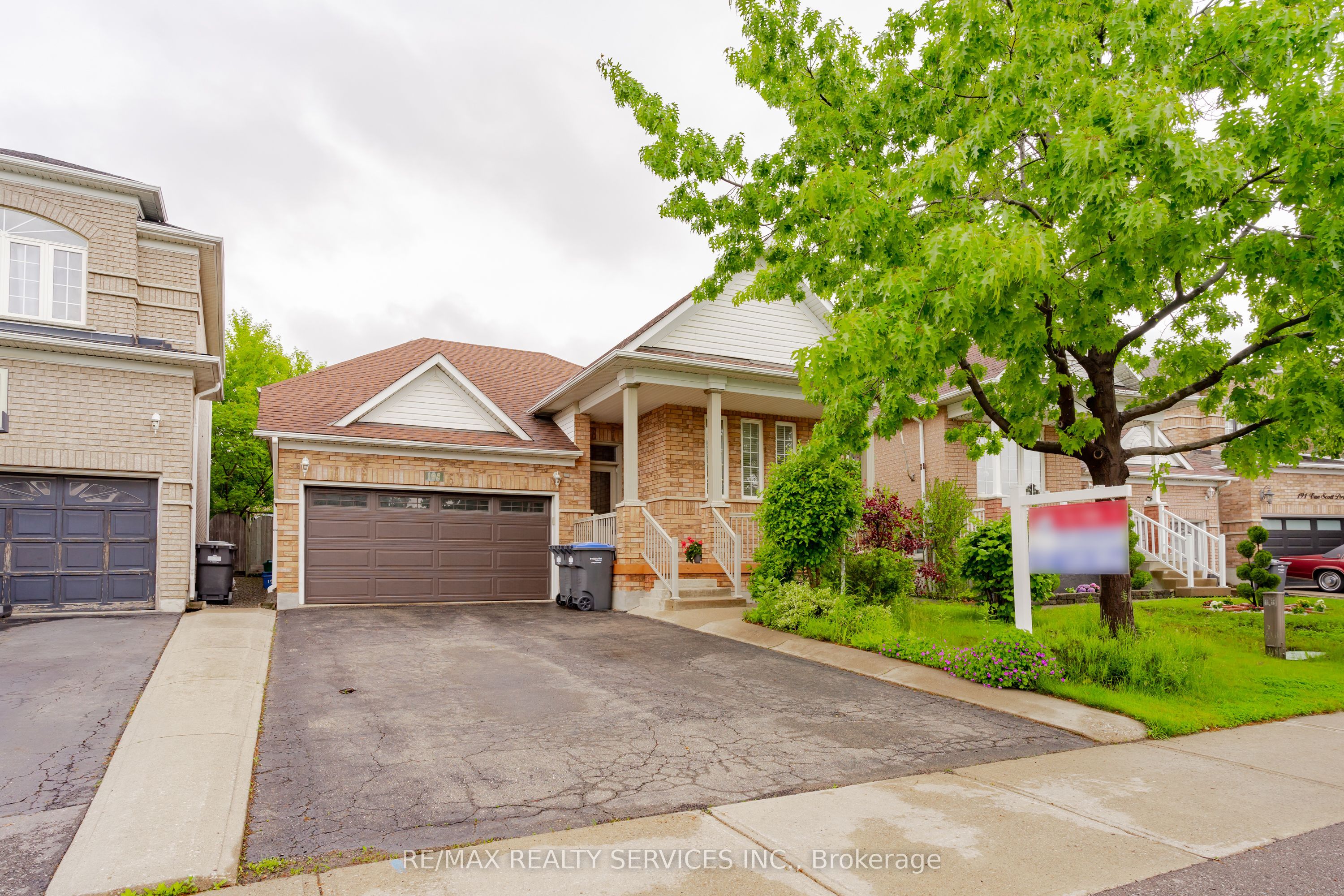 195 Van Scott Drive Property Photo 1