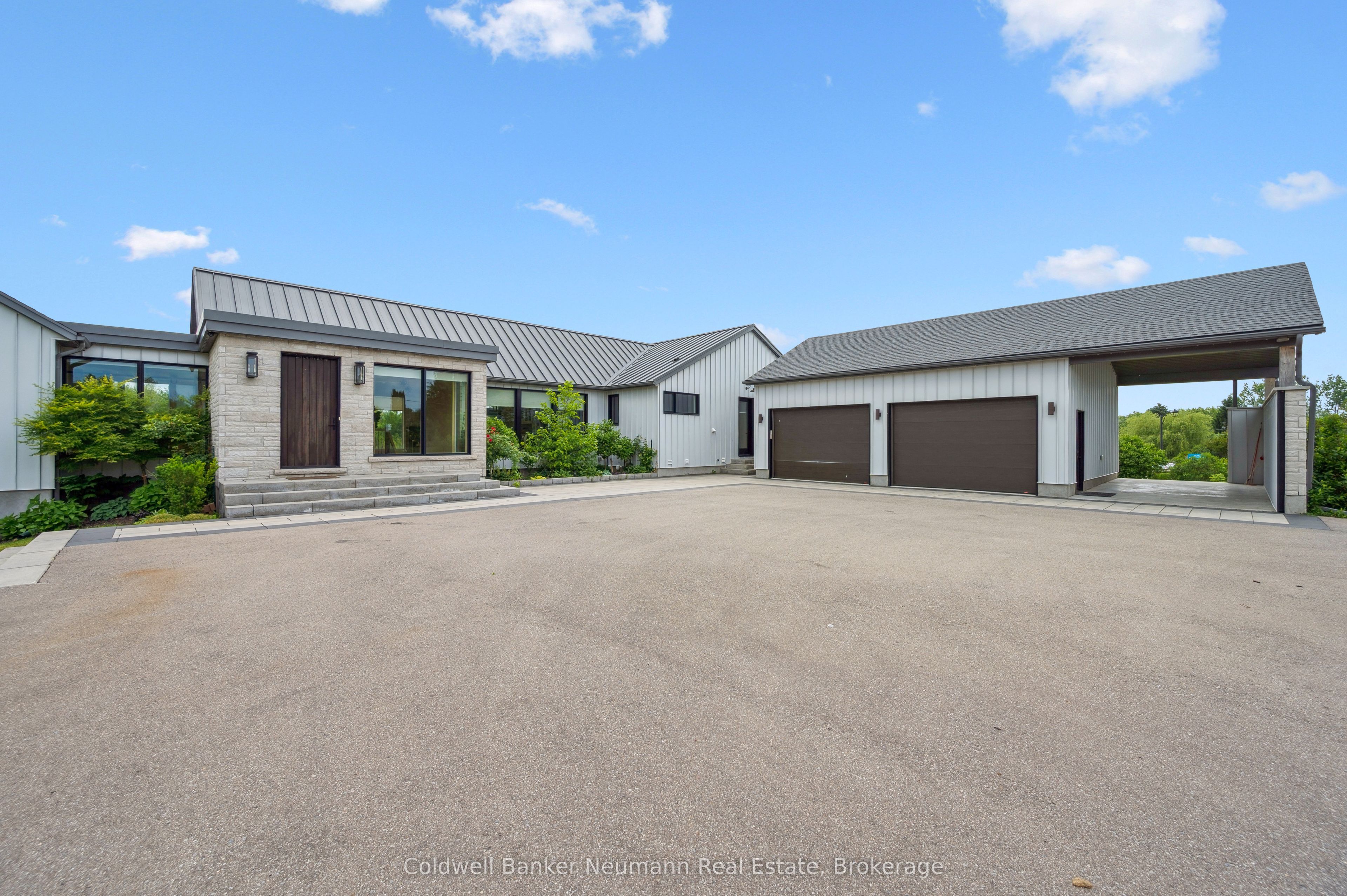 1270 15 Siderd Property Photo 1