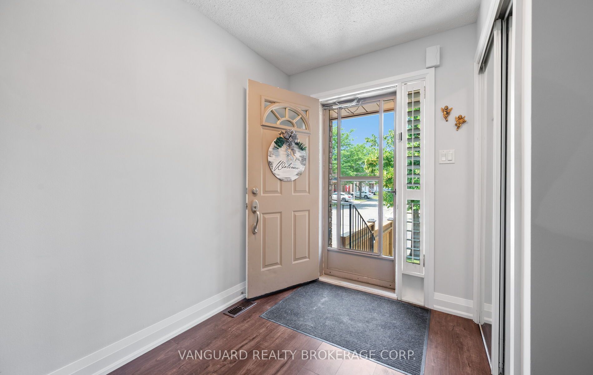 200 Cresthaven Road 110 Property Photo 4