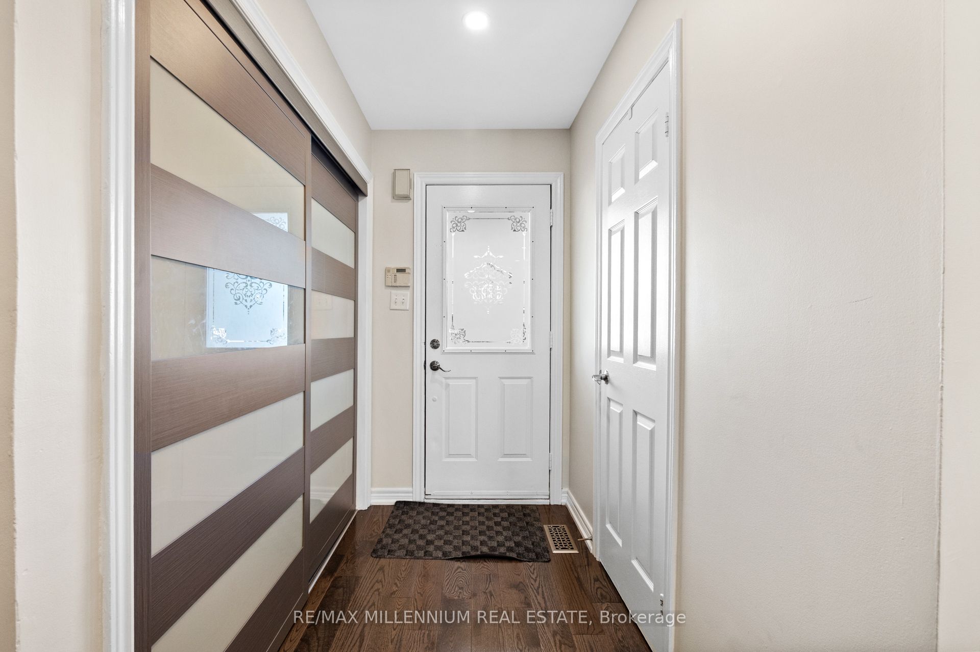 19 Earl Grey Crescent Property Photo 8