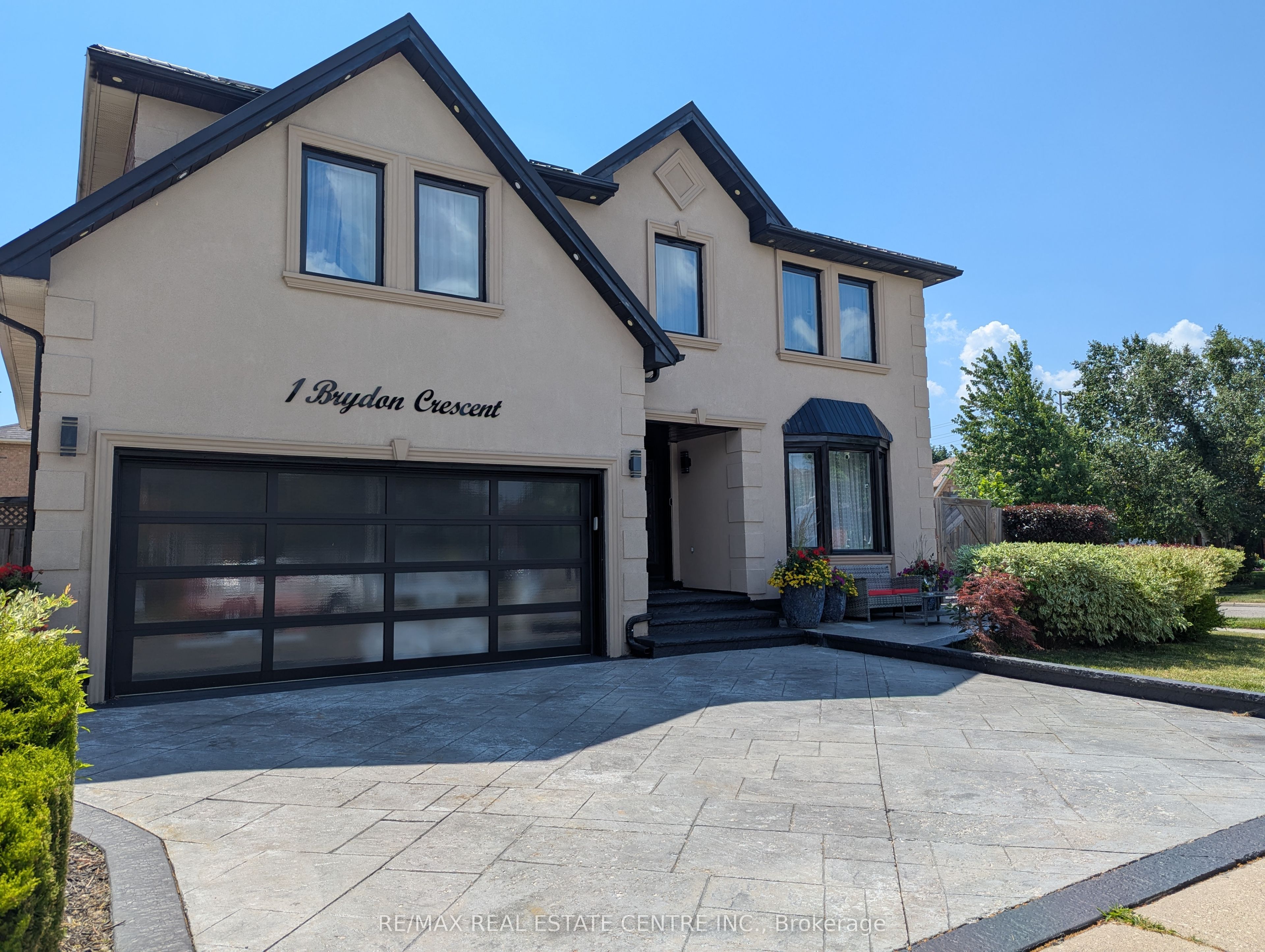 1 Brydon Crescent Property Photo 1