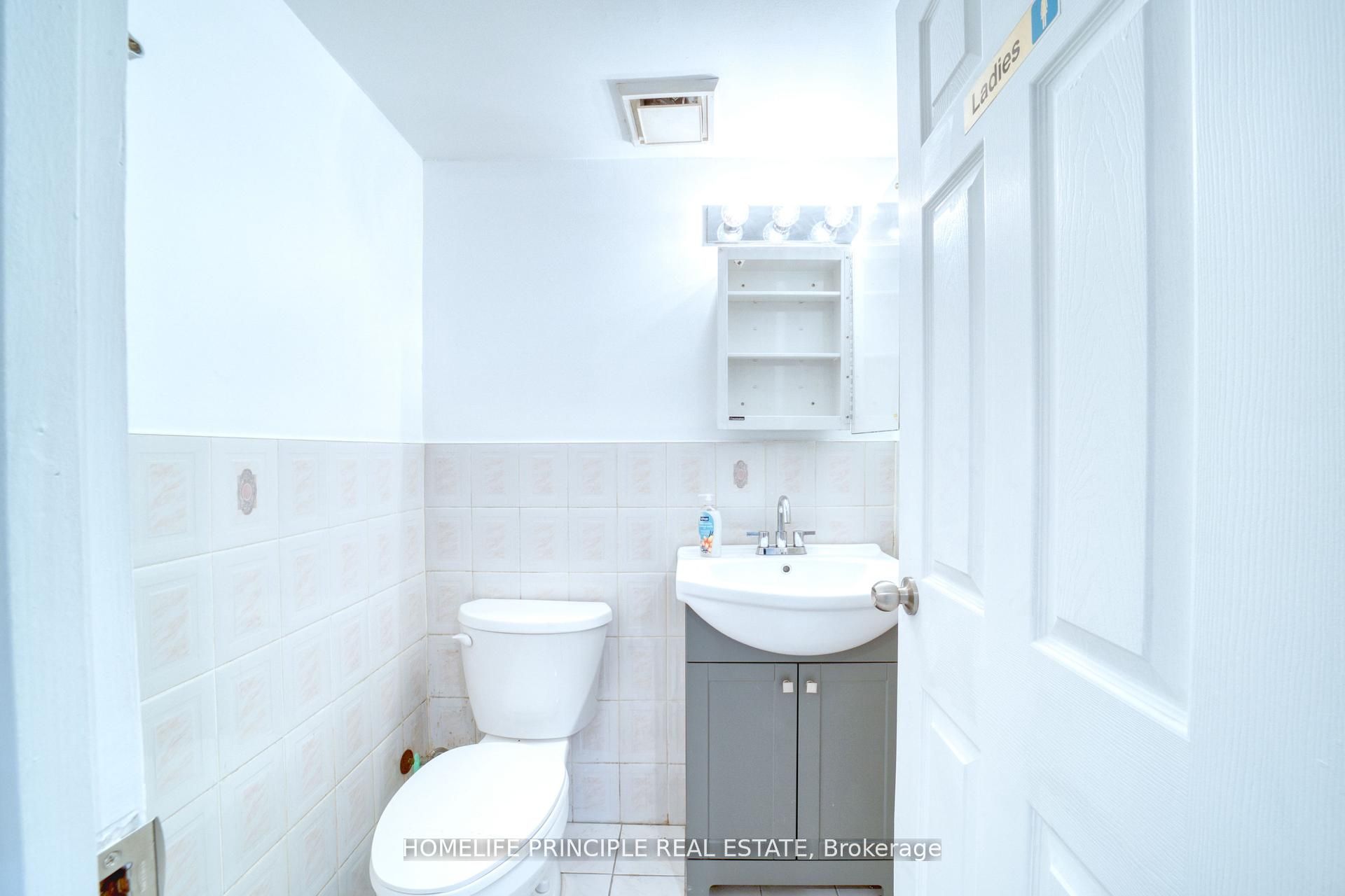 983 Dupont Street Property Photo 9